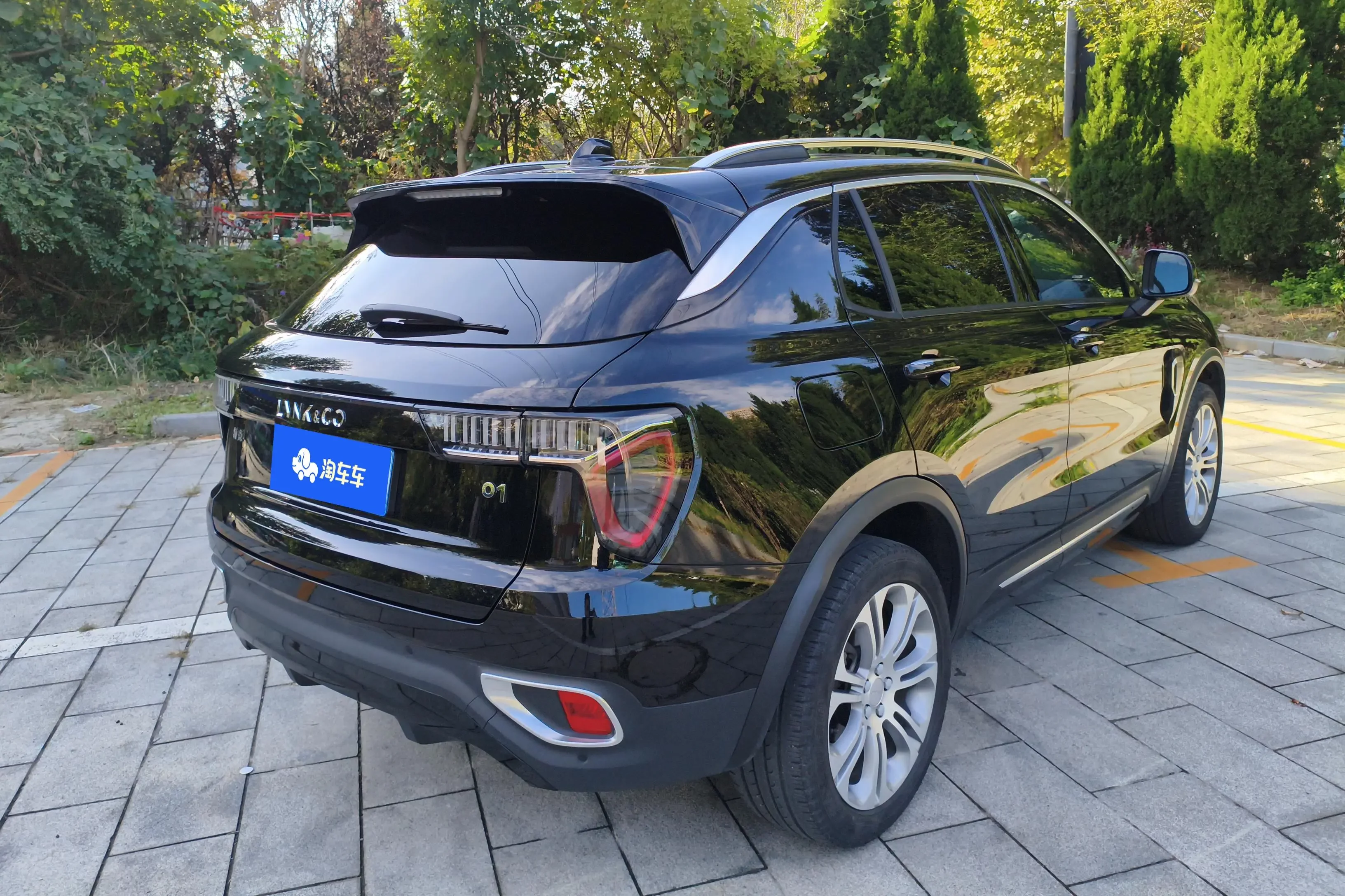 Lynk & Co 01
