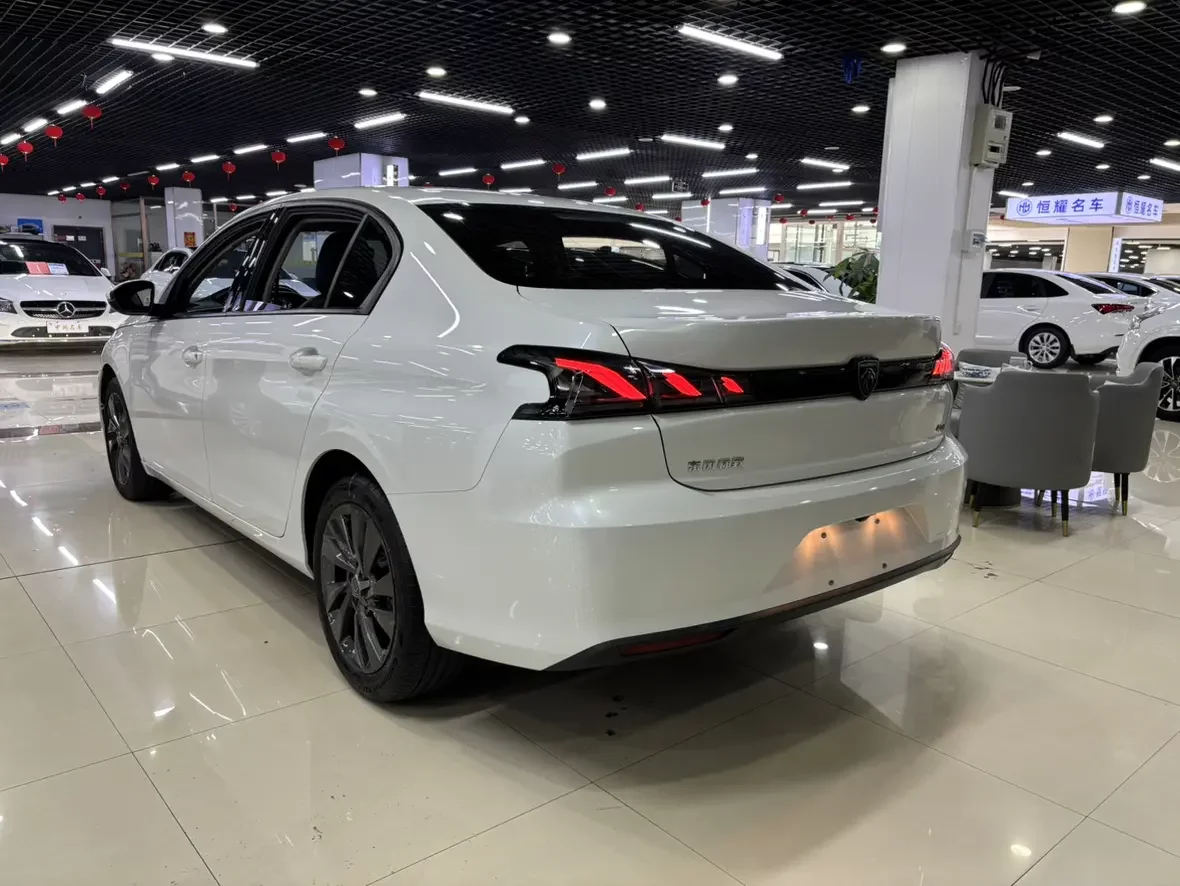 Peugeot 408