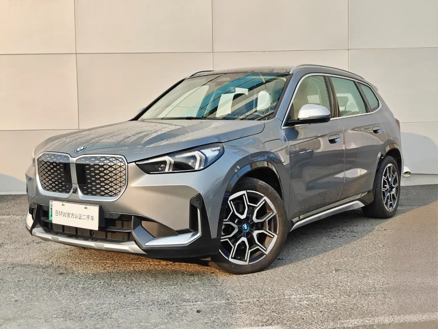 BMW iX1