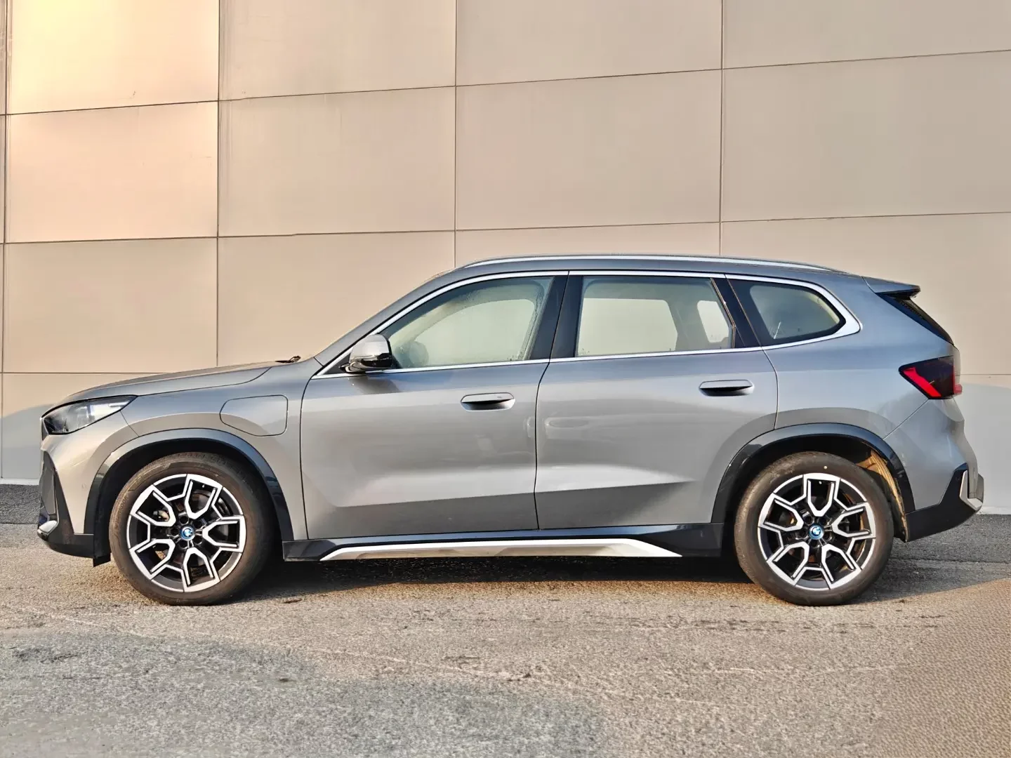 BMW iX1