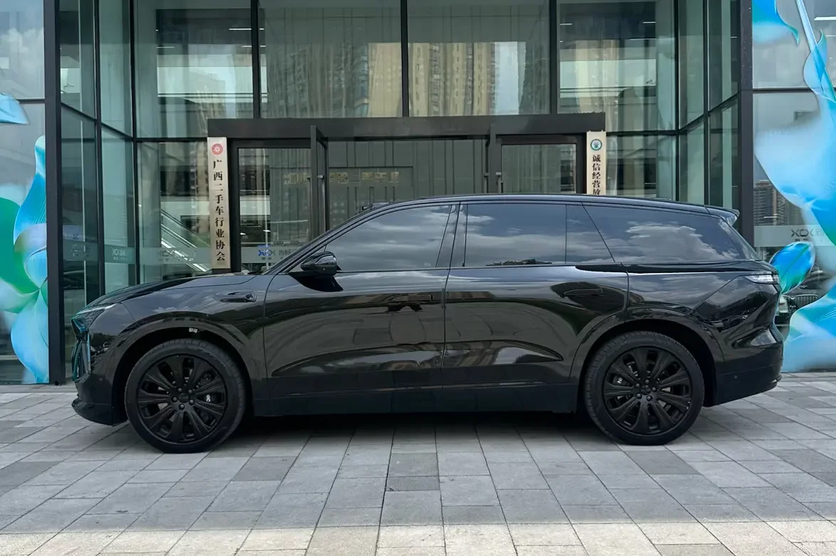 NIO ES8