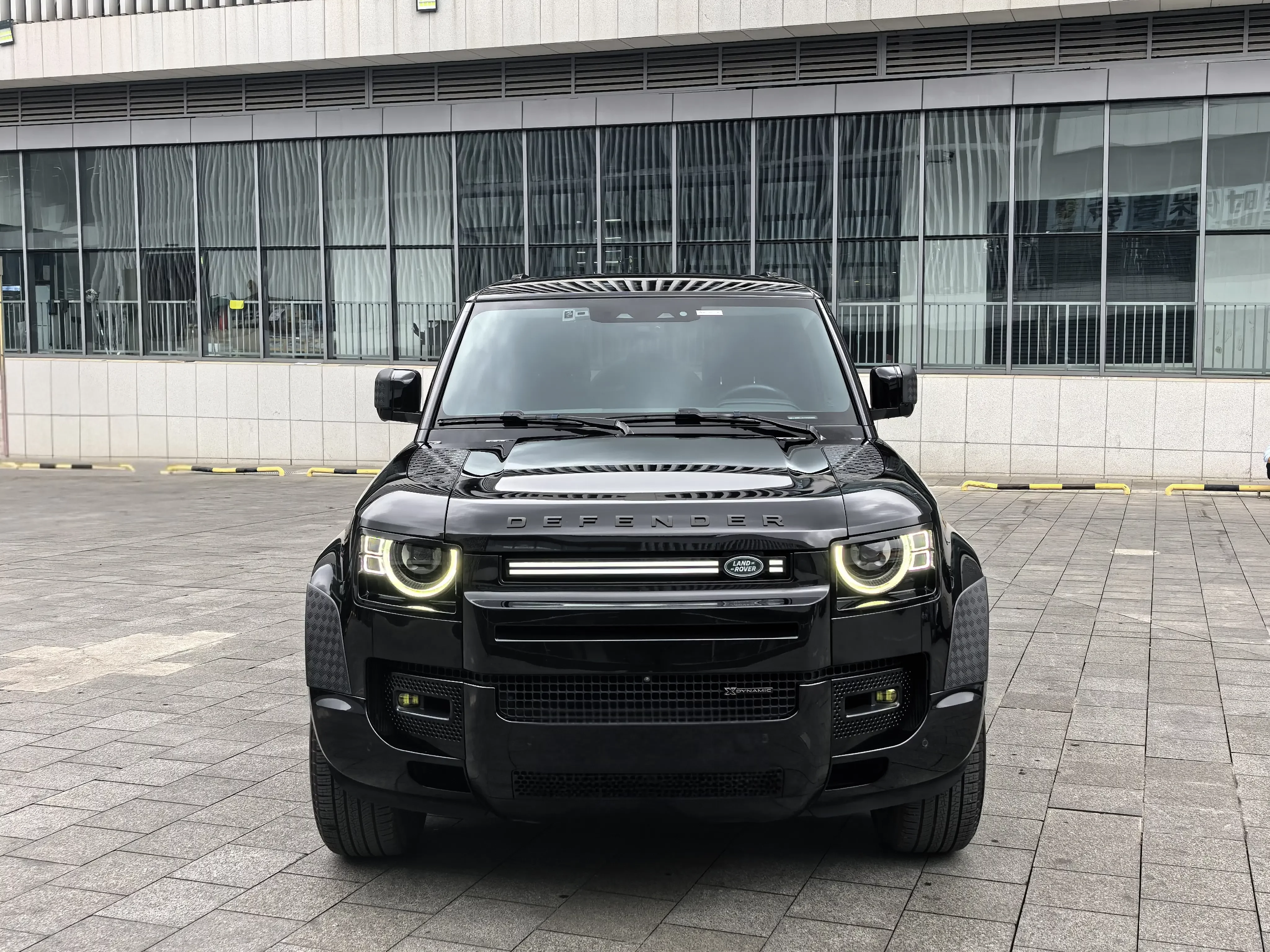Land Rover guard