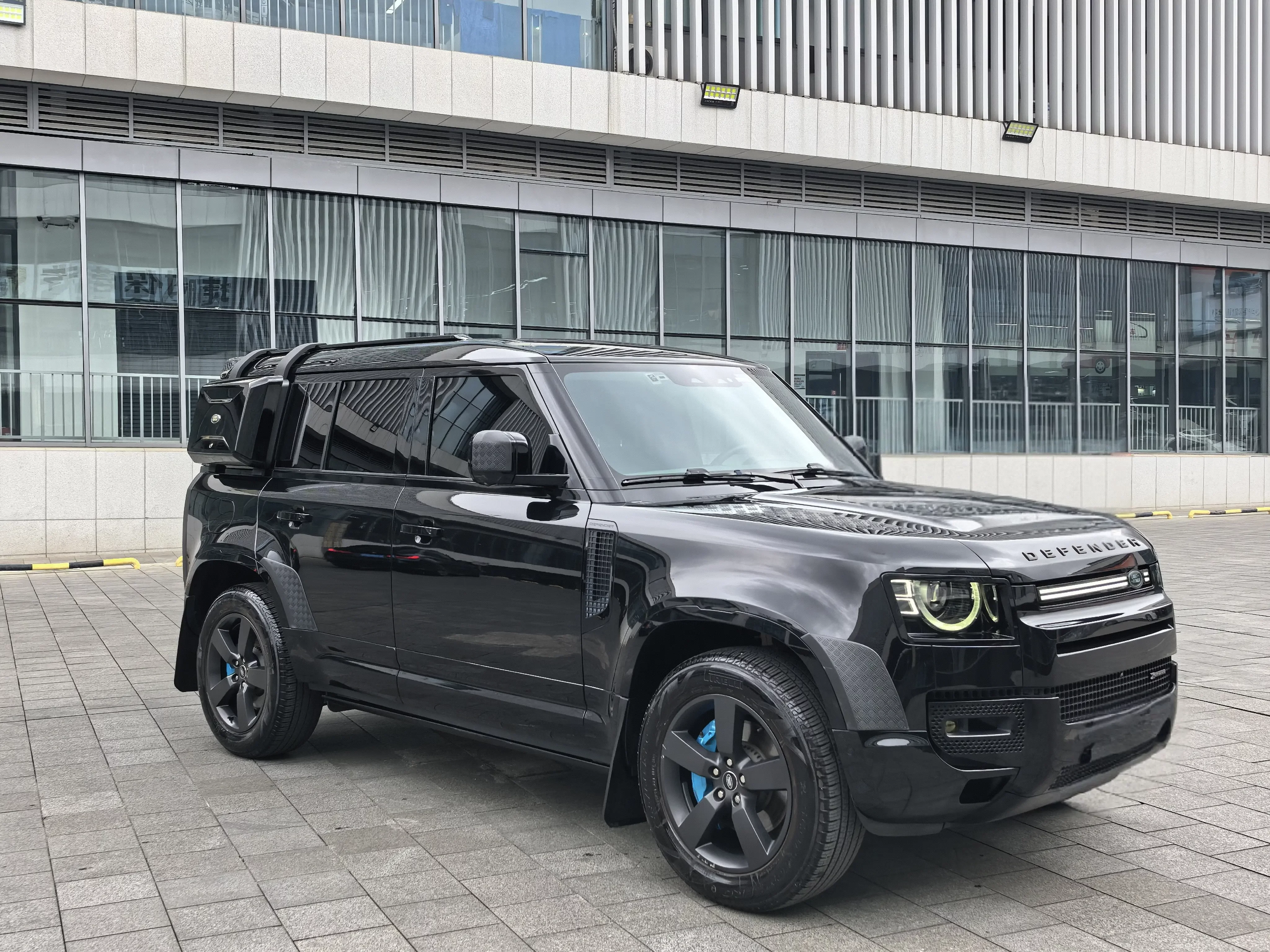 Land Rover guard