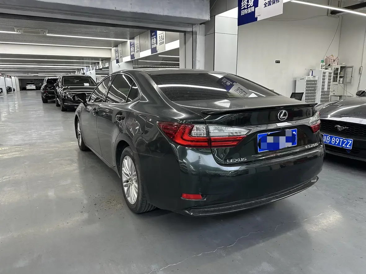 Lexus ES