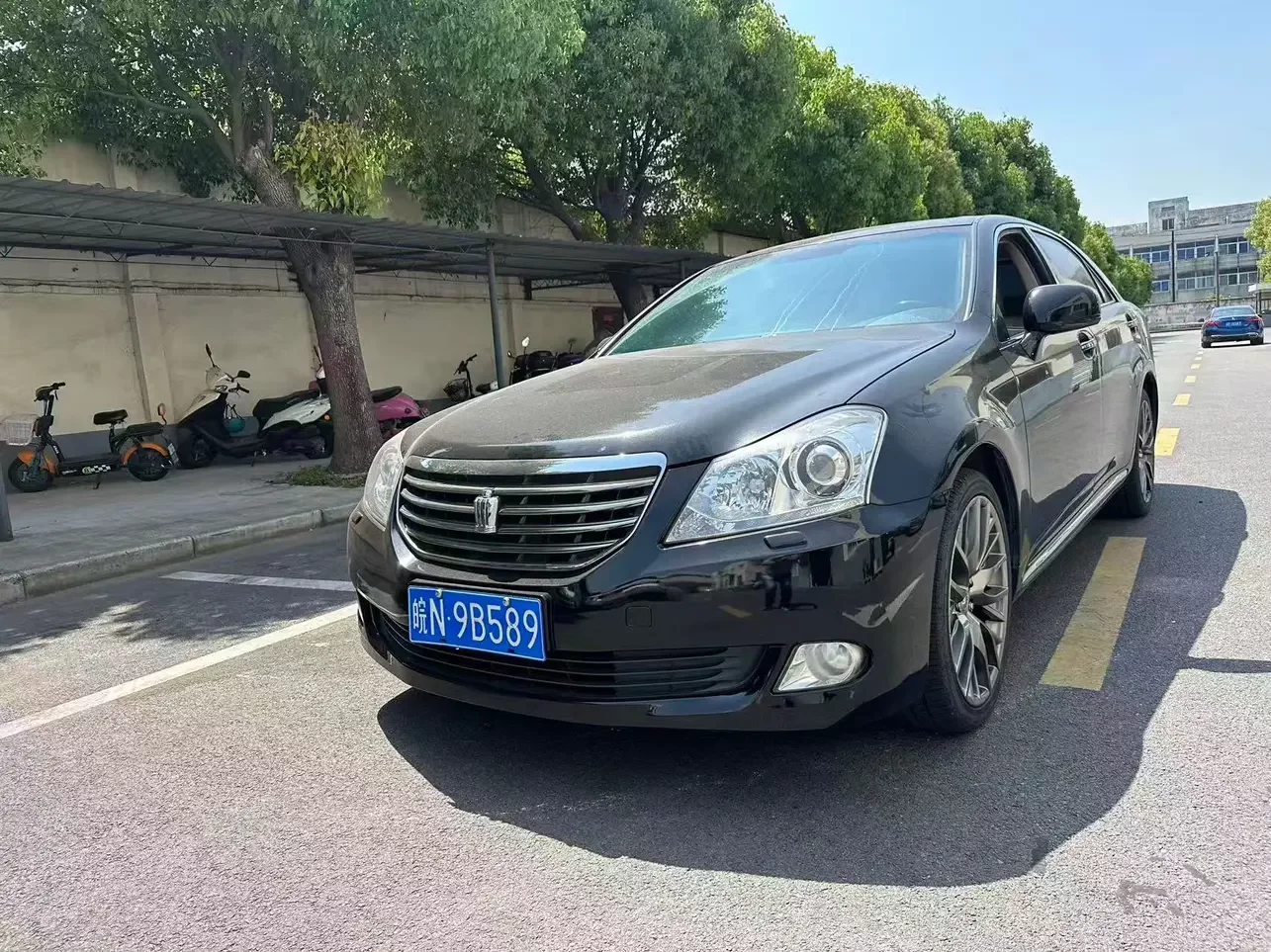 Toyota crown