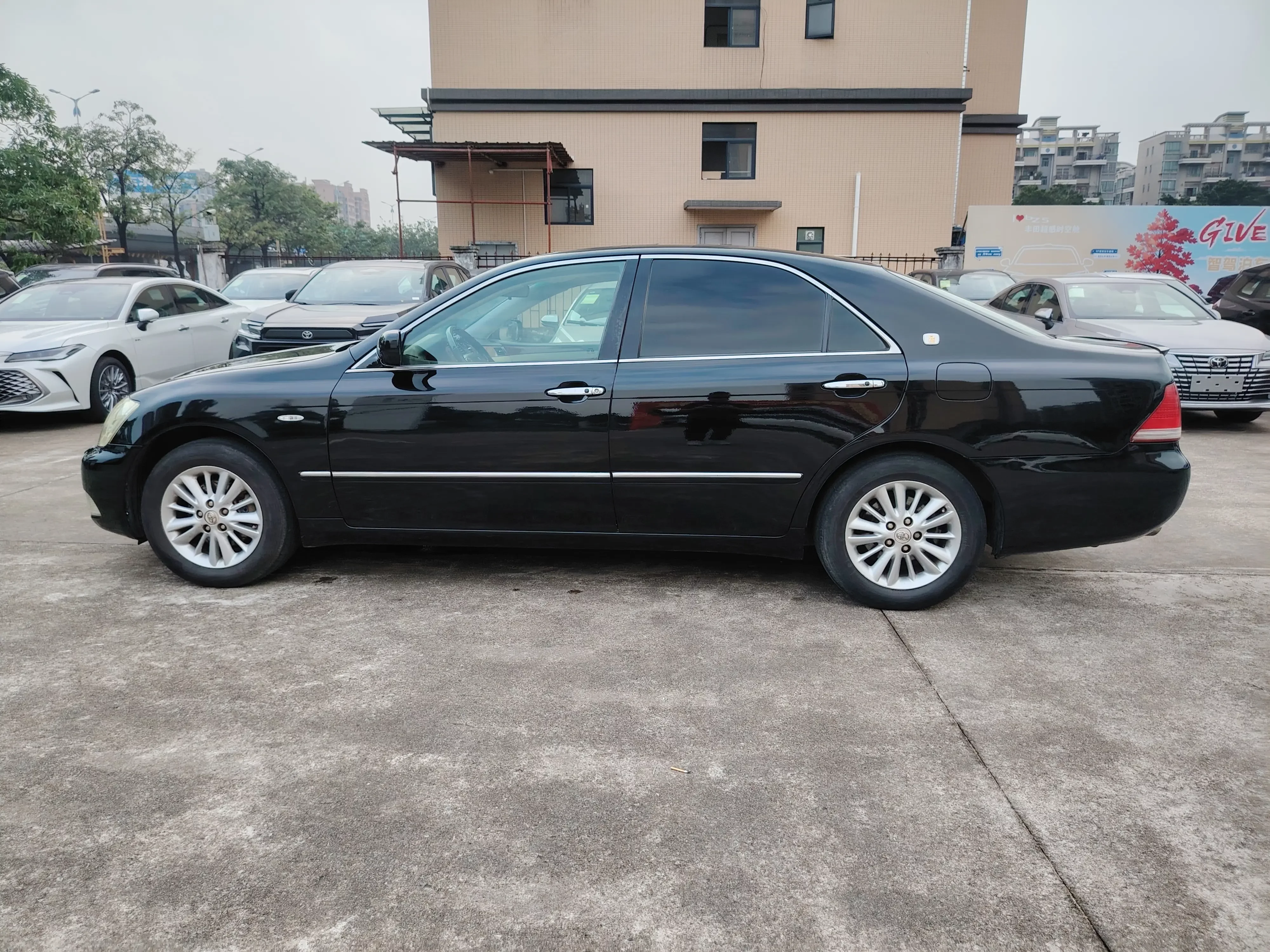 Toyota crown