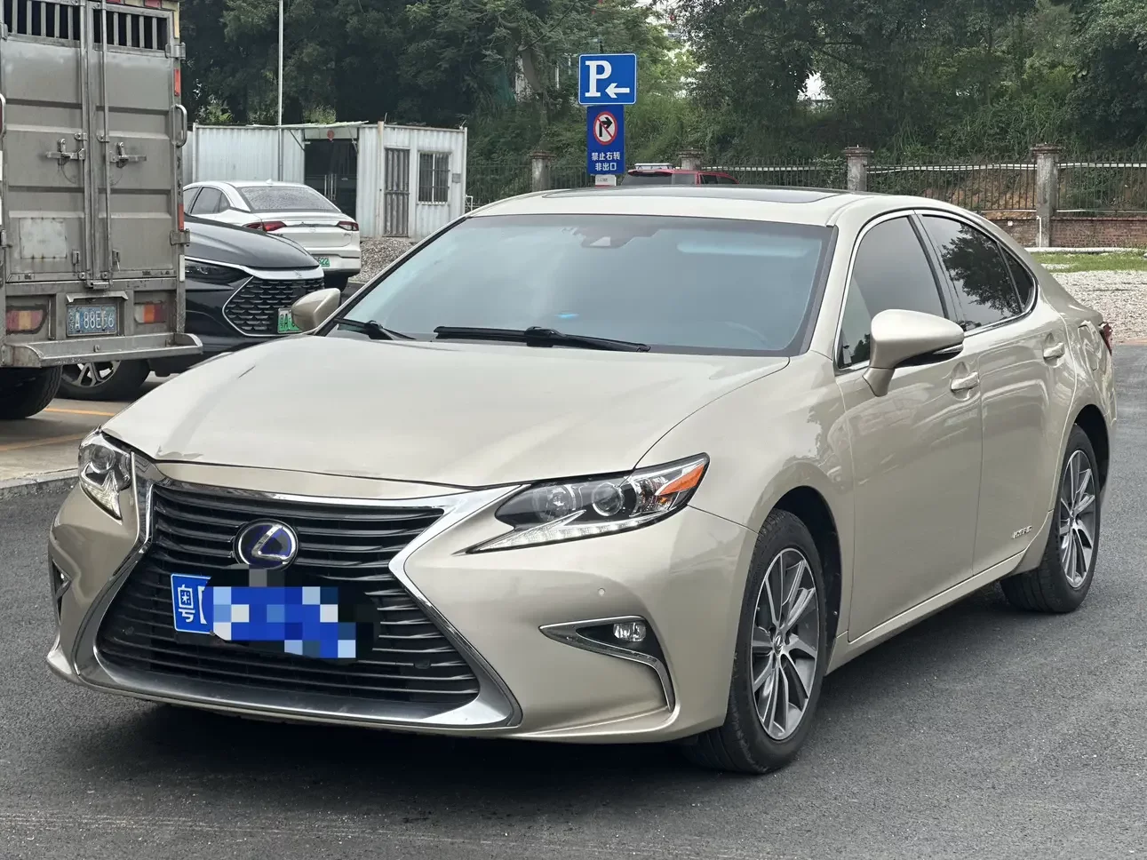 Lexus ES