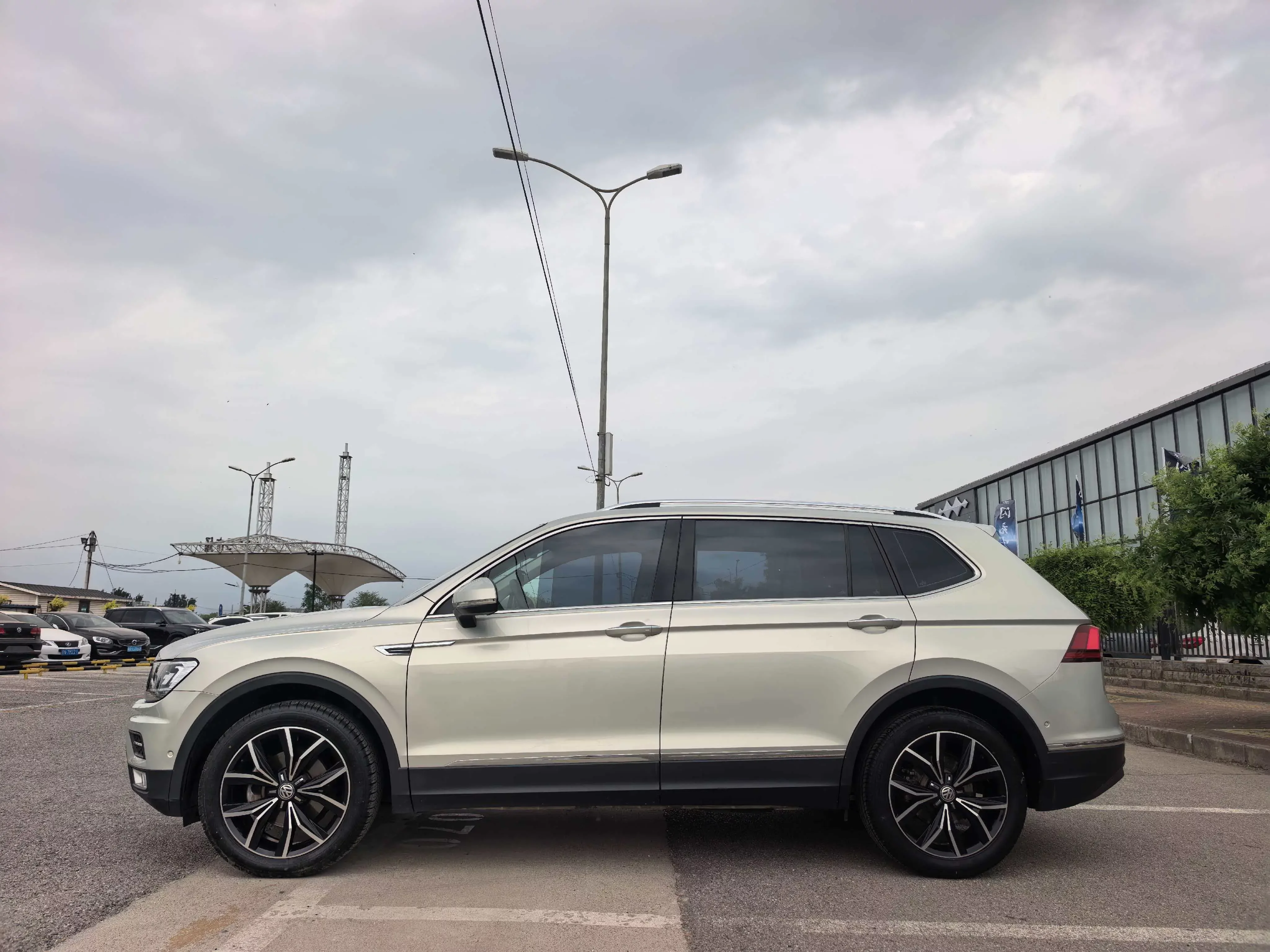 Volkswagen Tiguan L