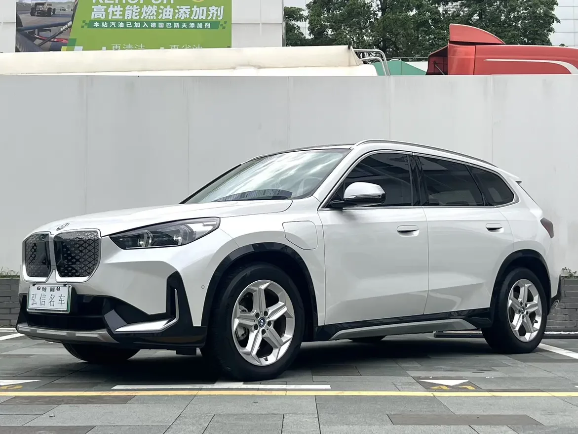 BMW iX1
