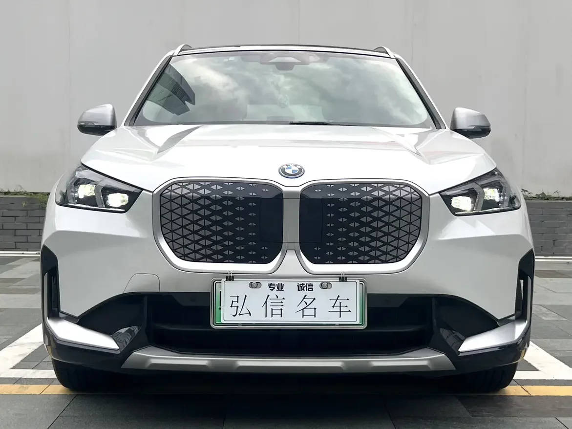 BMW iX1