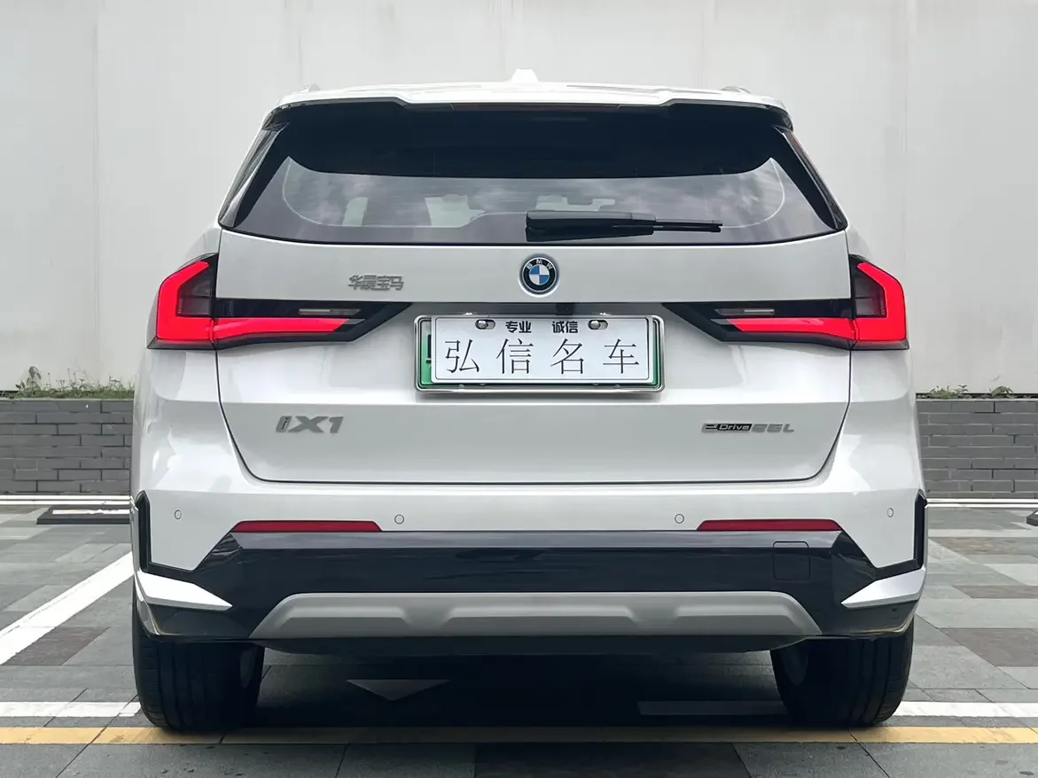 BMW iX1