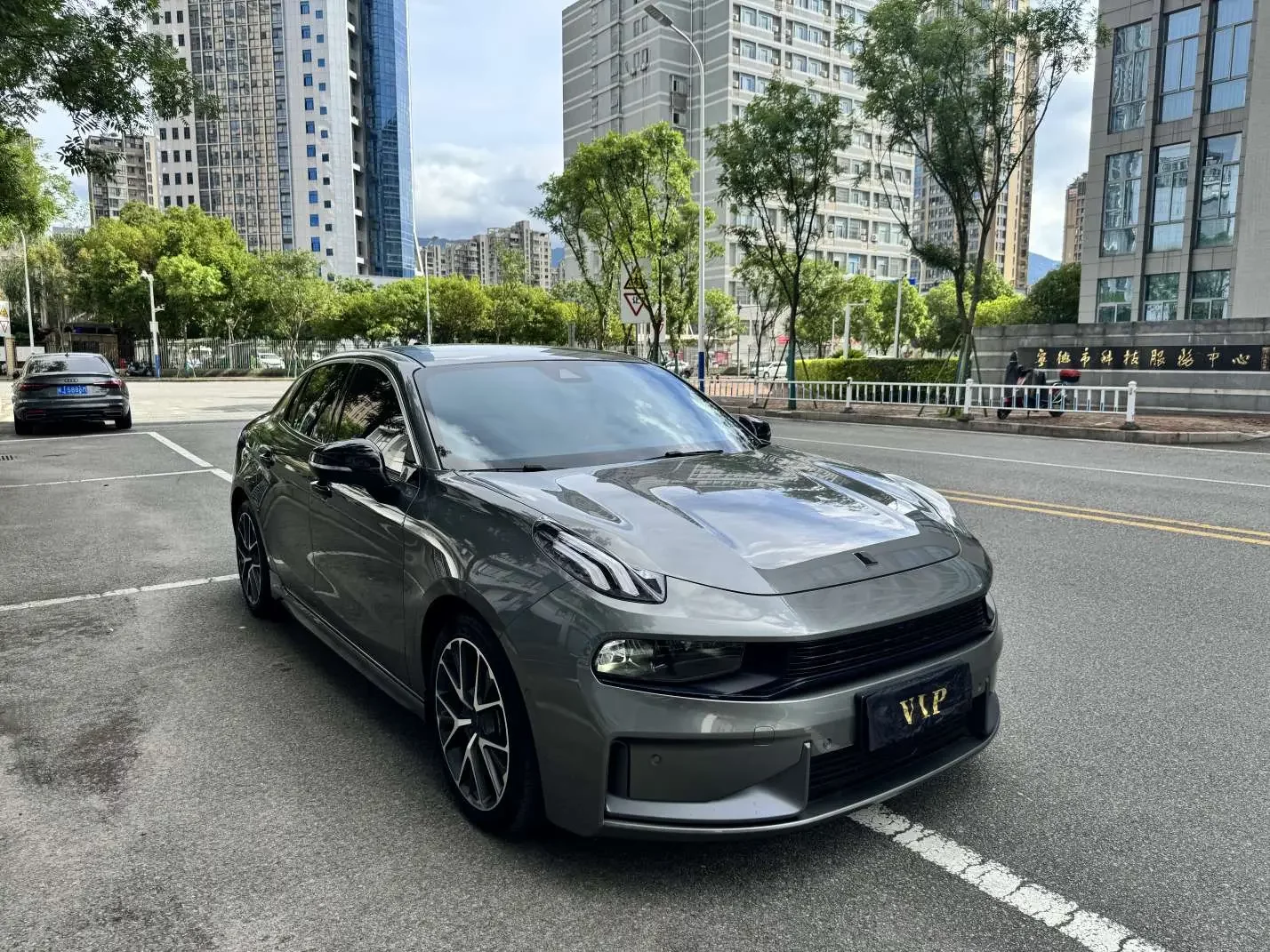 Lynk & Co 03