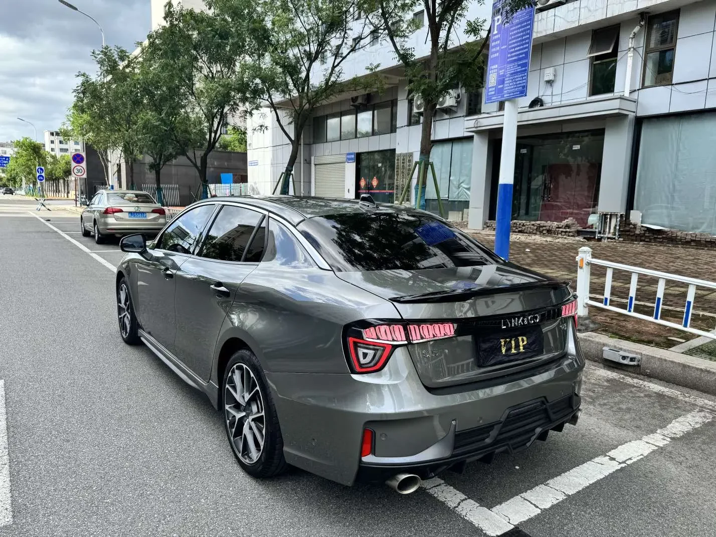 Lynk & Co 03