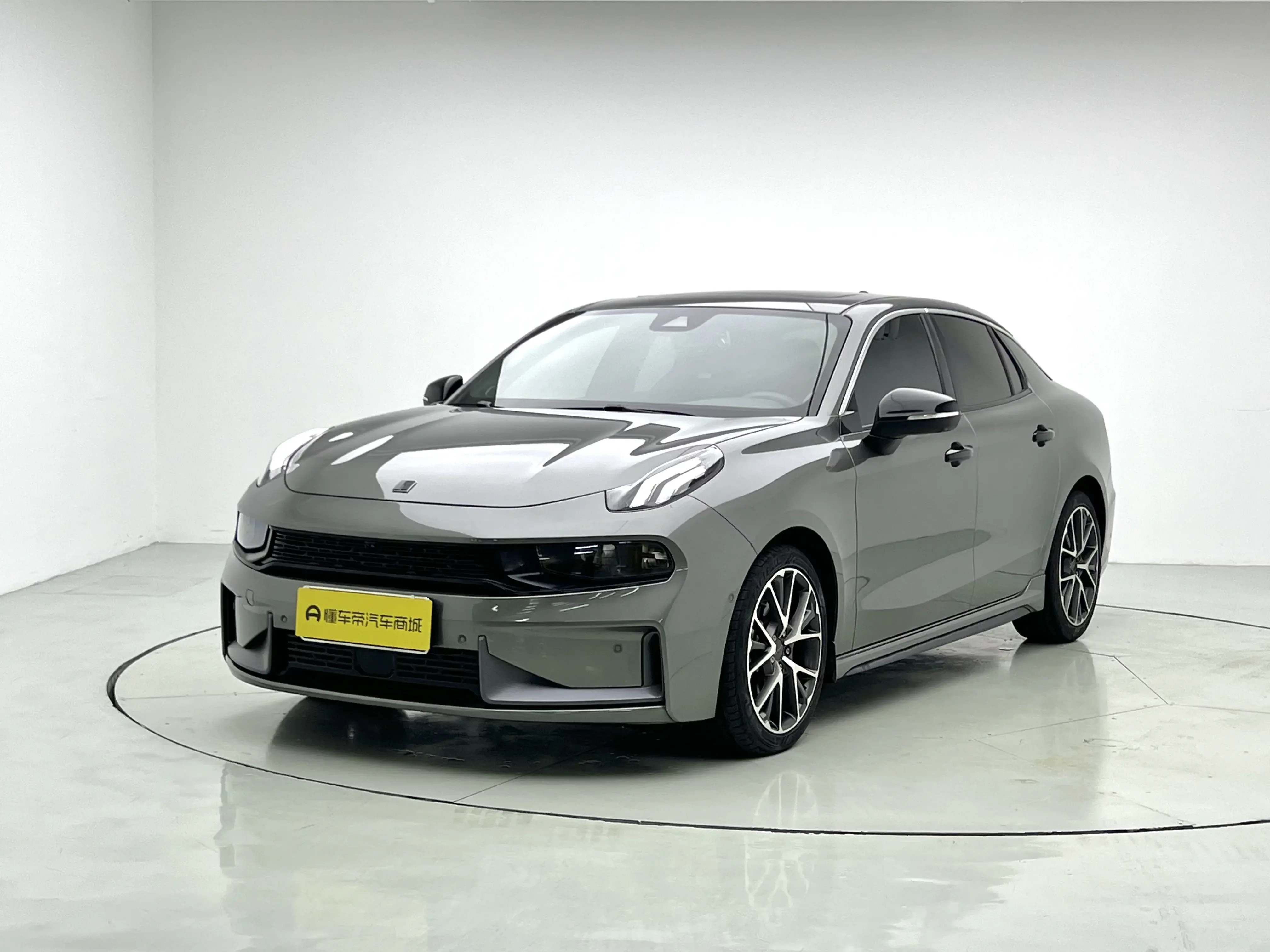 Lynk & Co 03