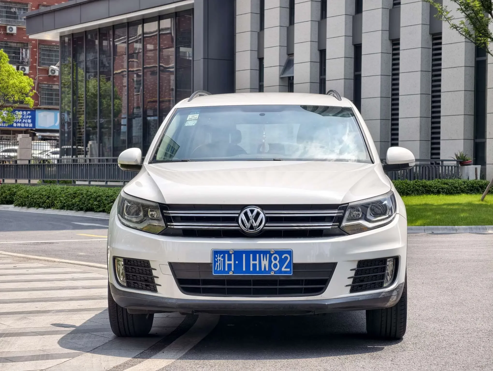 Volkswagen Tiguan (Tharu)