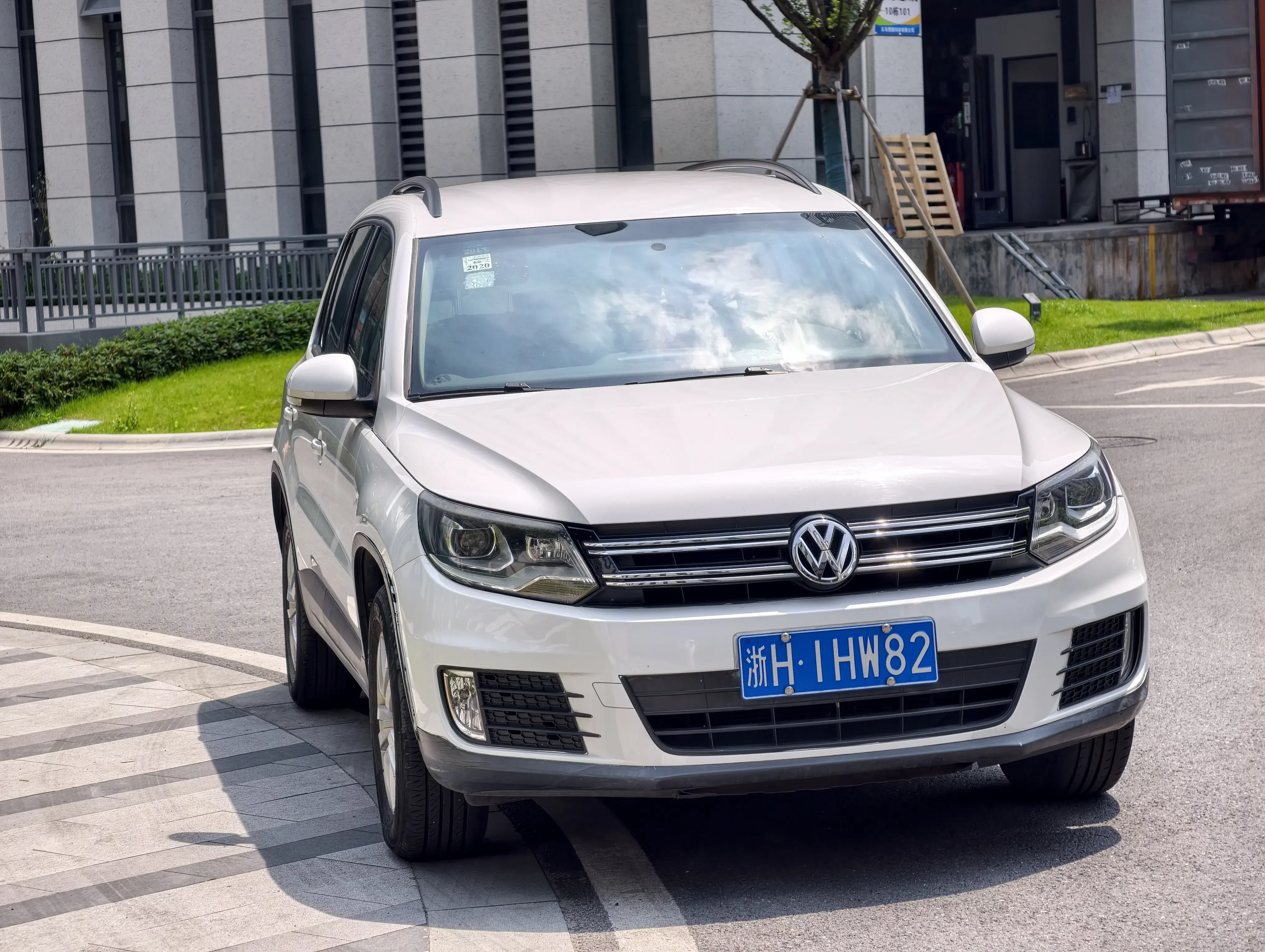 Volkswagen Tiguan (Tharu)