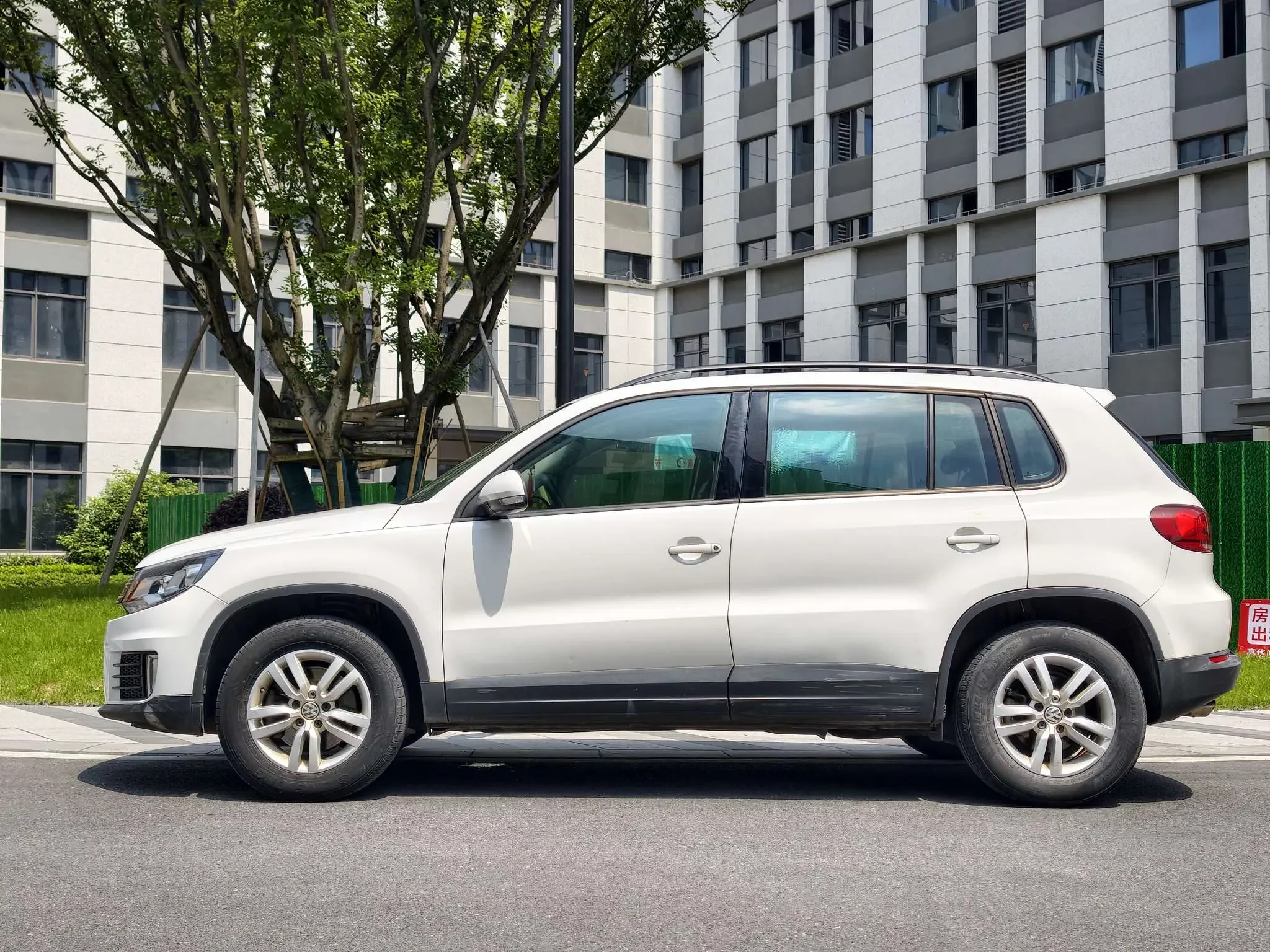 Volkswagen Tiguan (Tharu)