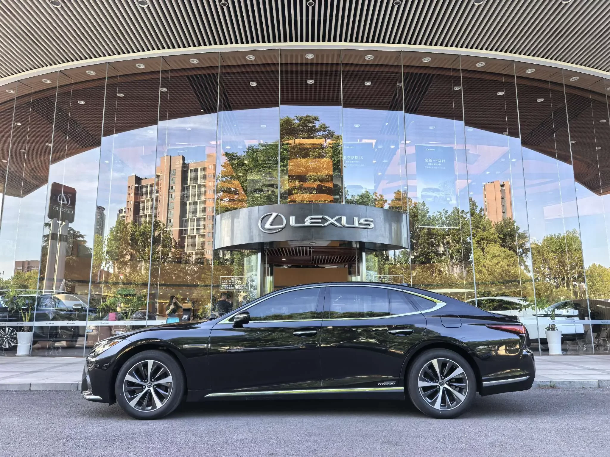 Lexus LS