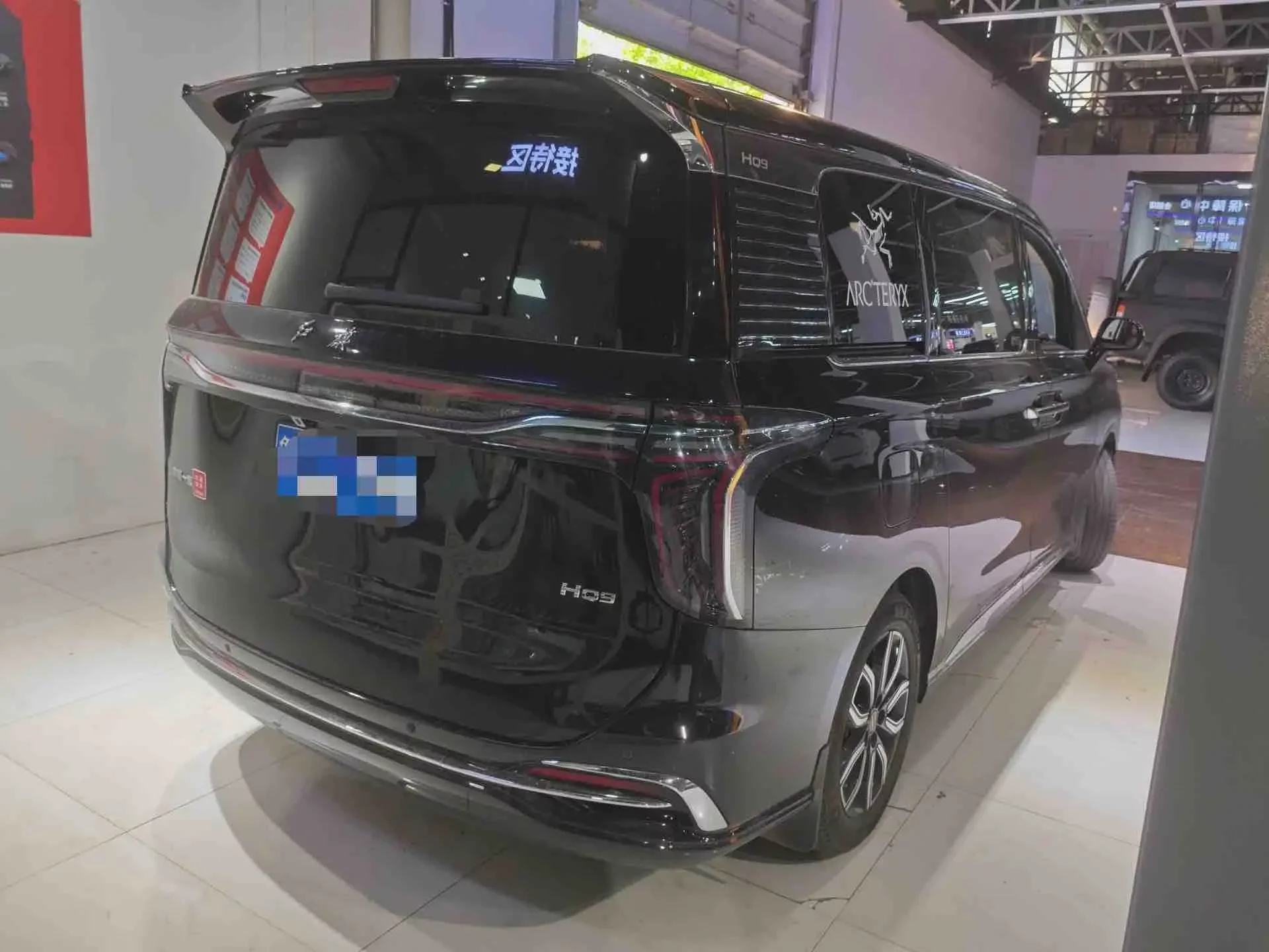 Hongqi HQ9