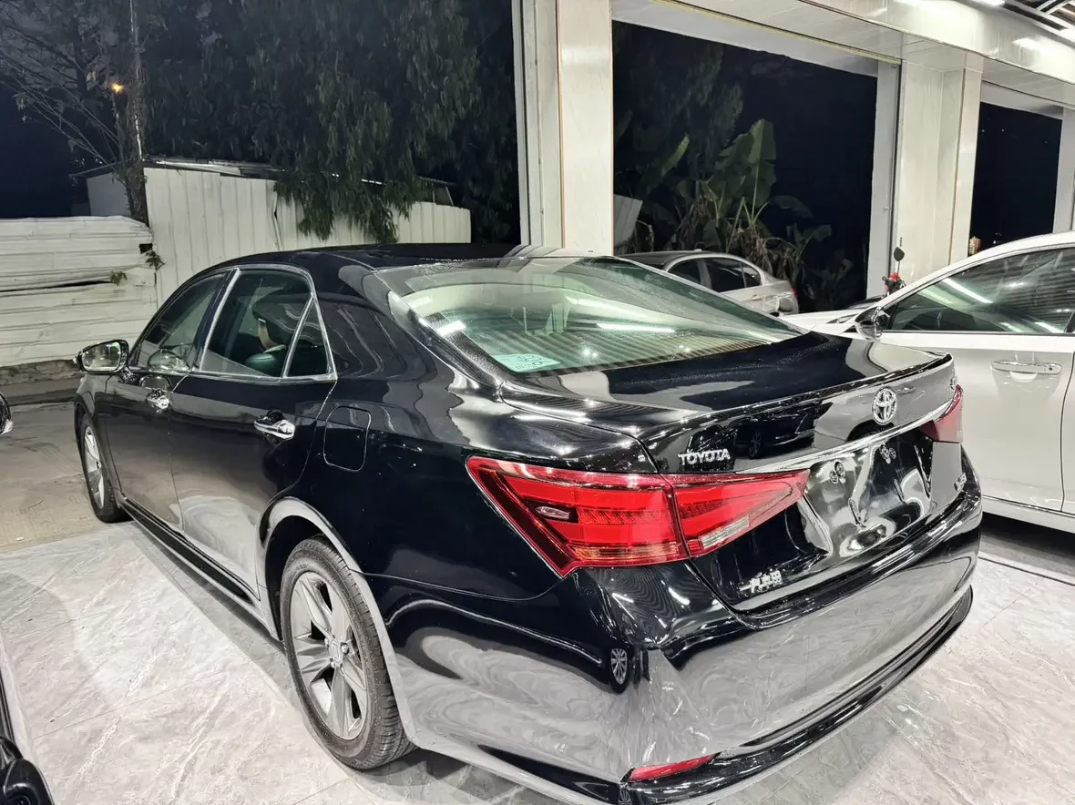 Toyota crown