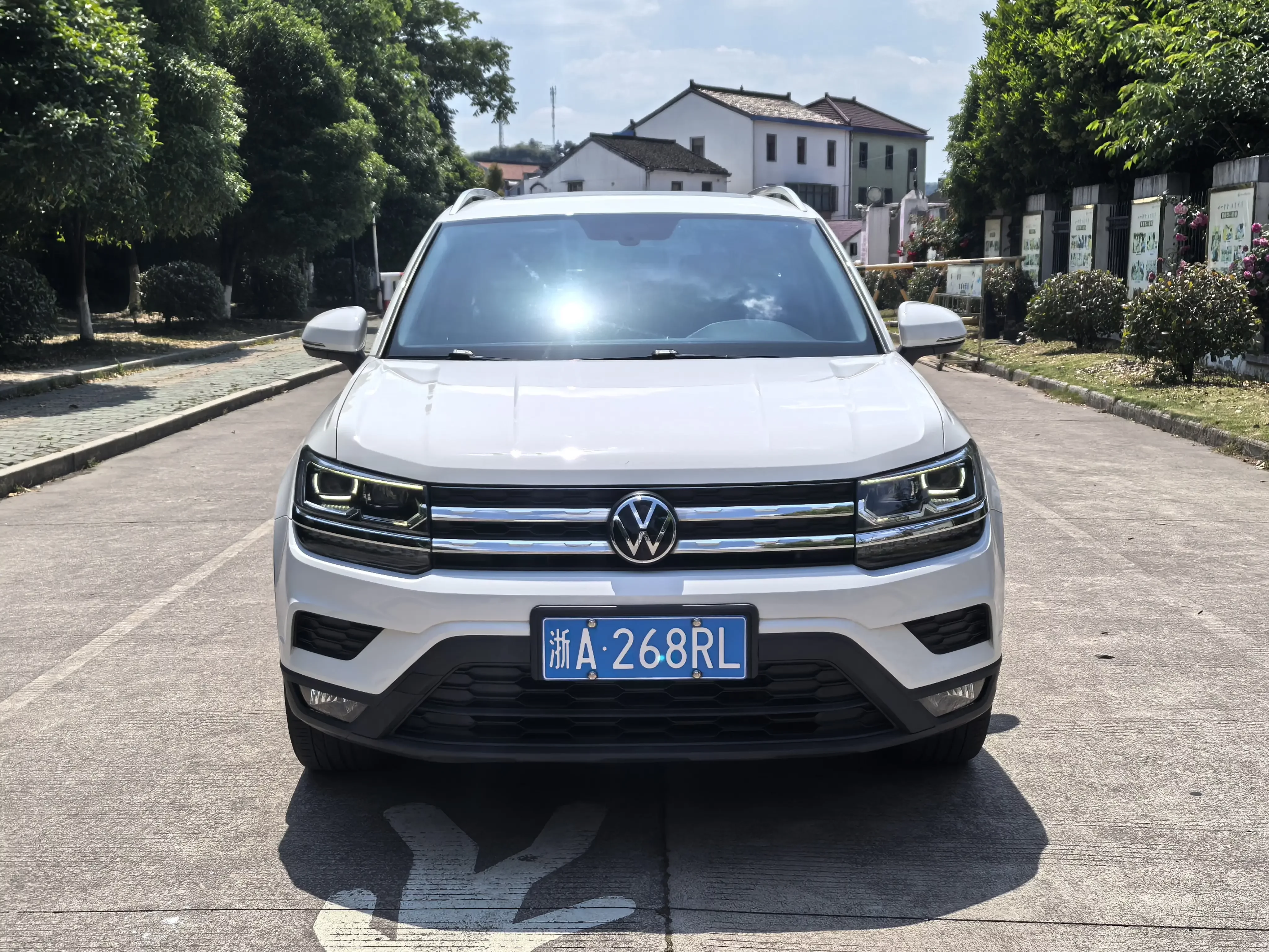 Volkswagen Tharu