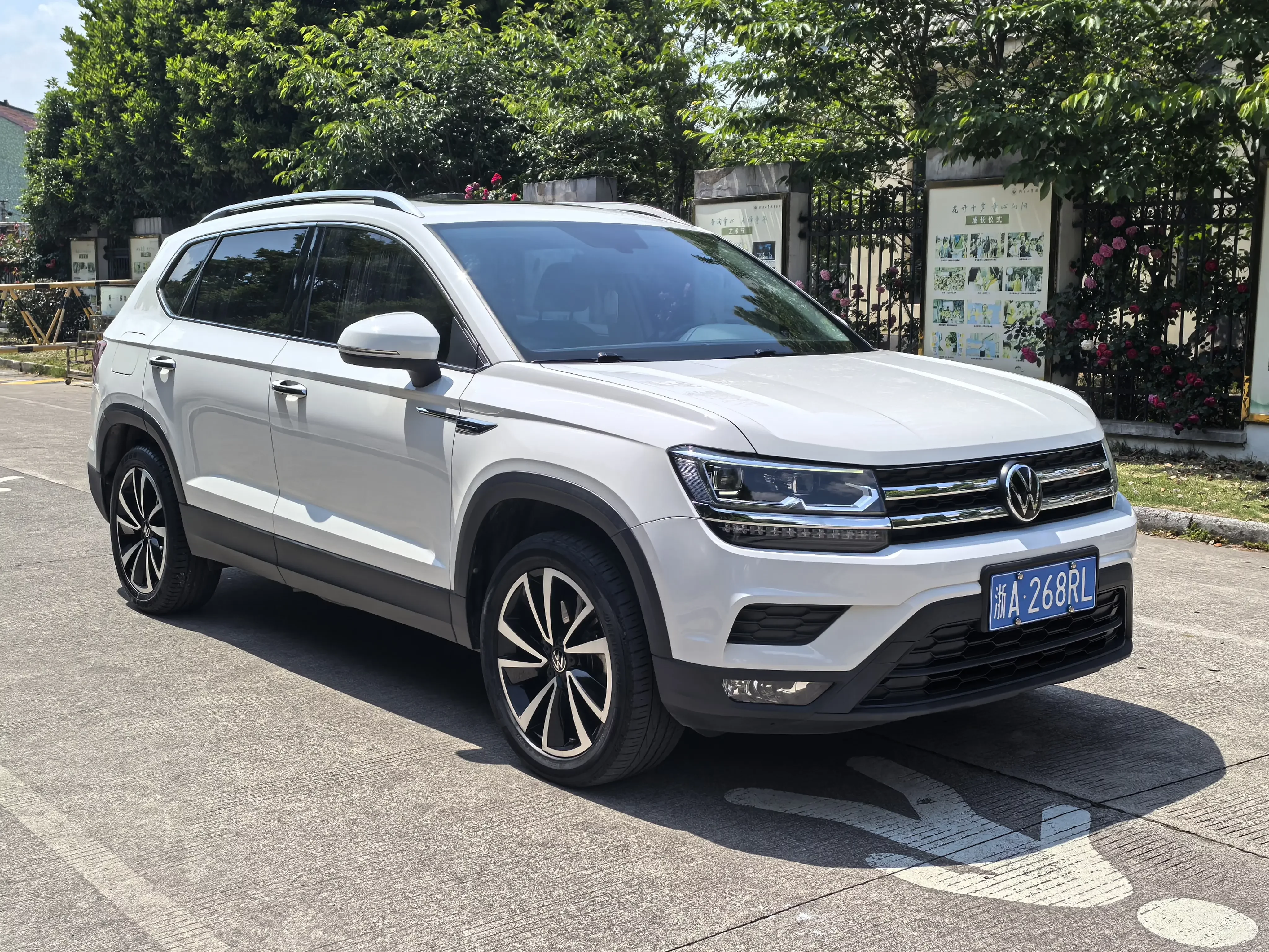 Volkswagen Tharu