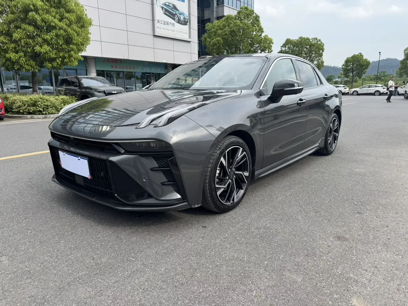 Lynk & Co 03