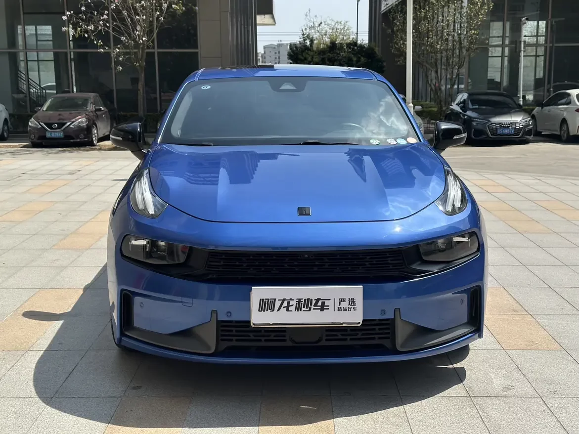 Lynk & Co 03