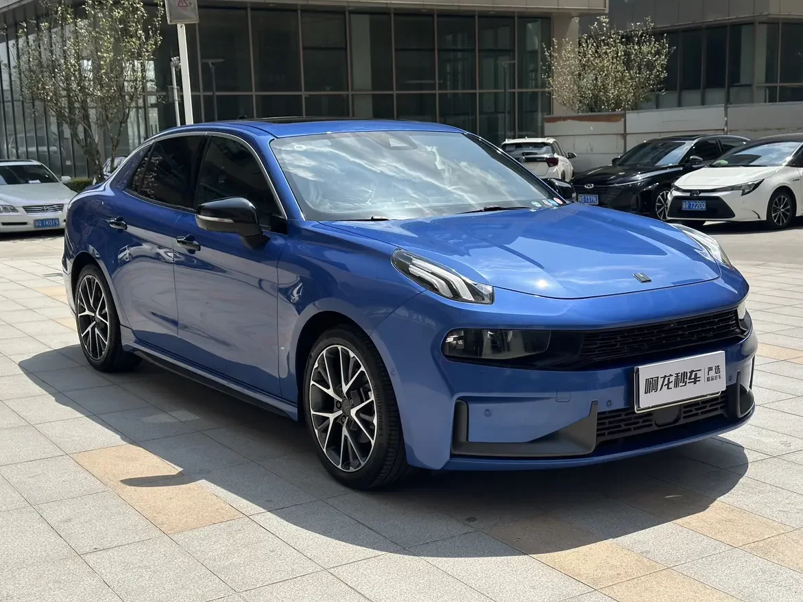 Lynk & Co 03