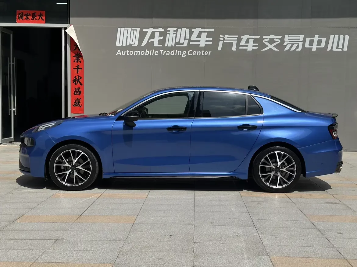 Lynk & Co 03