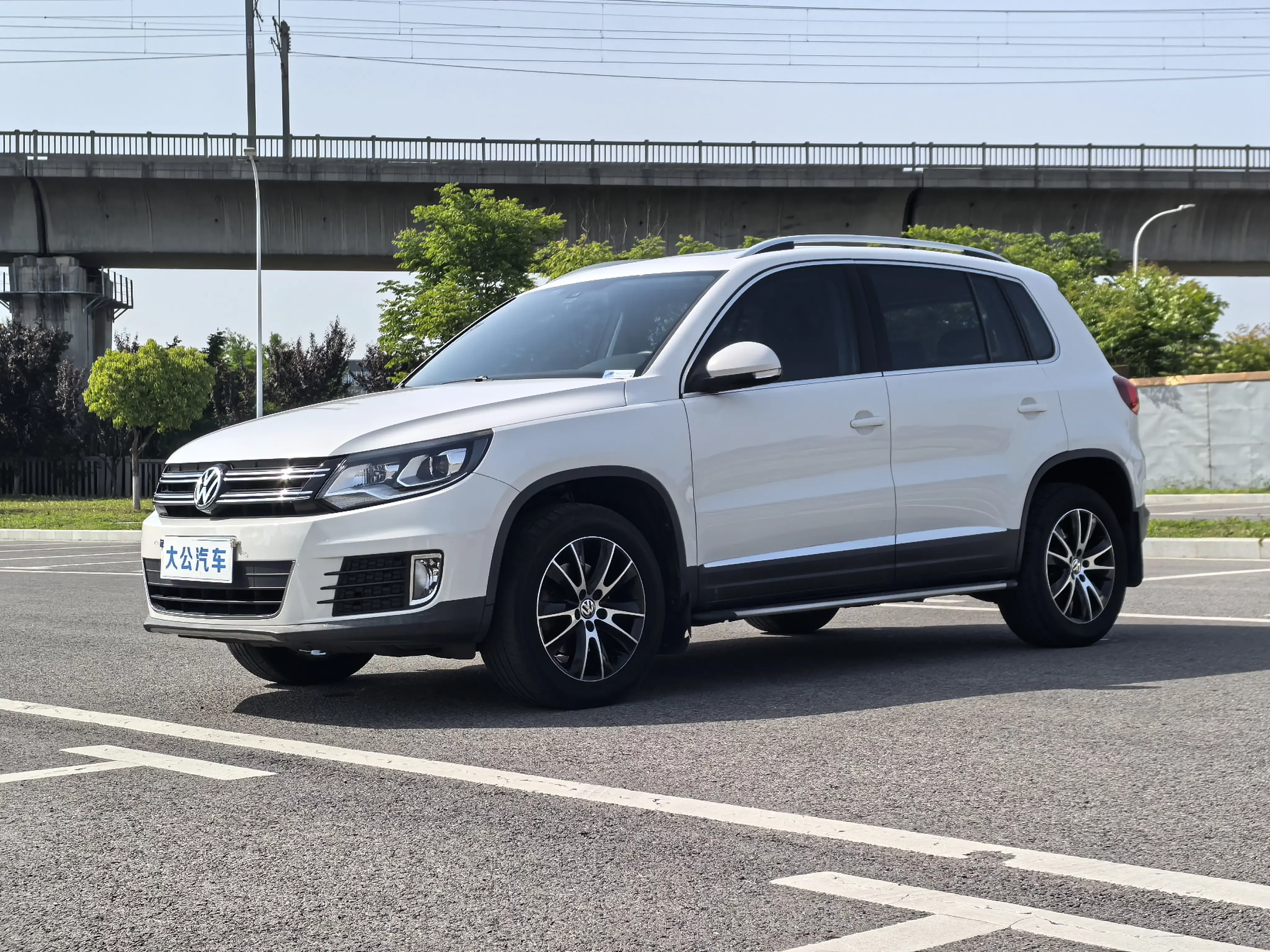 Volkswagen Tiguan (Tharu)