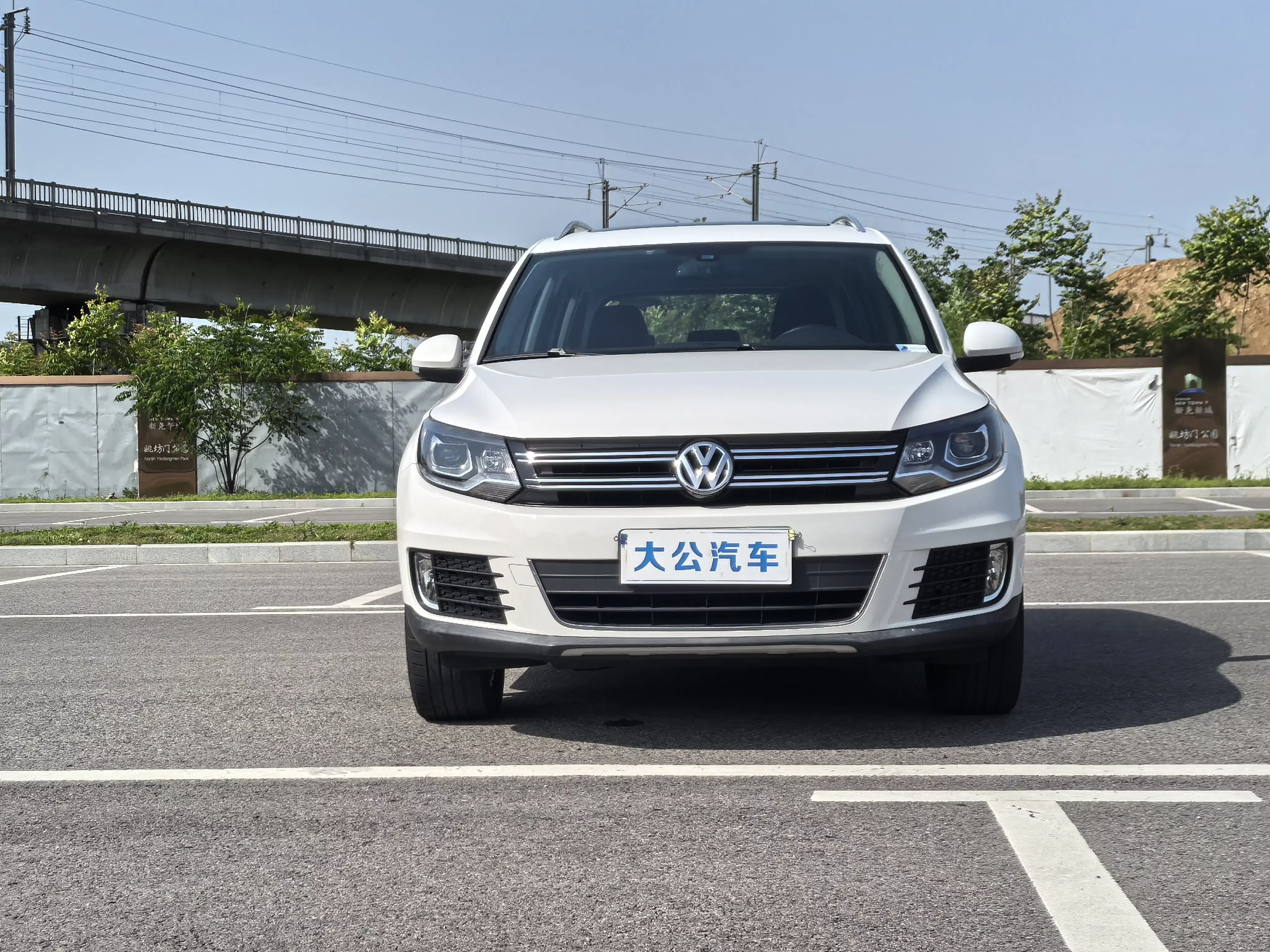 Volkswagen Tiguan (Tharu)