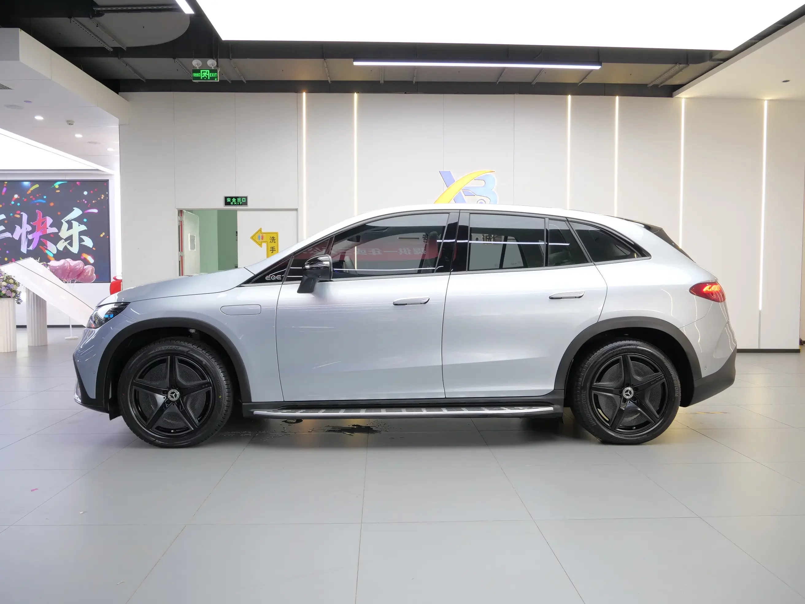 Mercedes-Benz EQE SUV