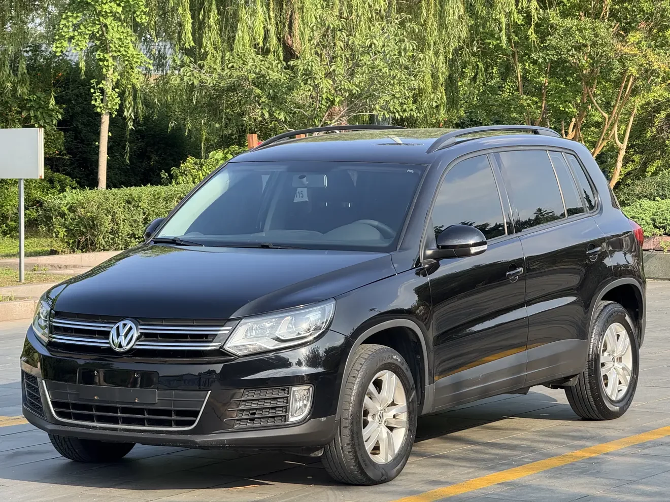 Volkswagen Tiguan (Tharu)