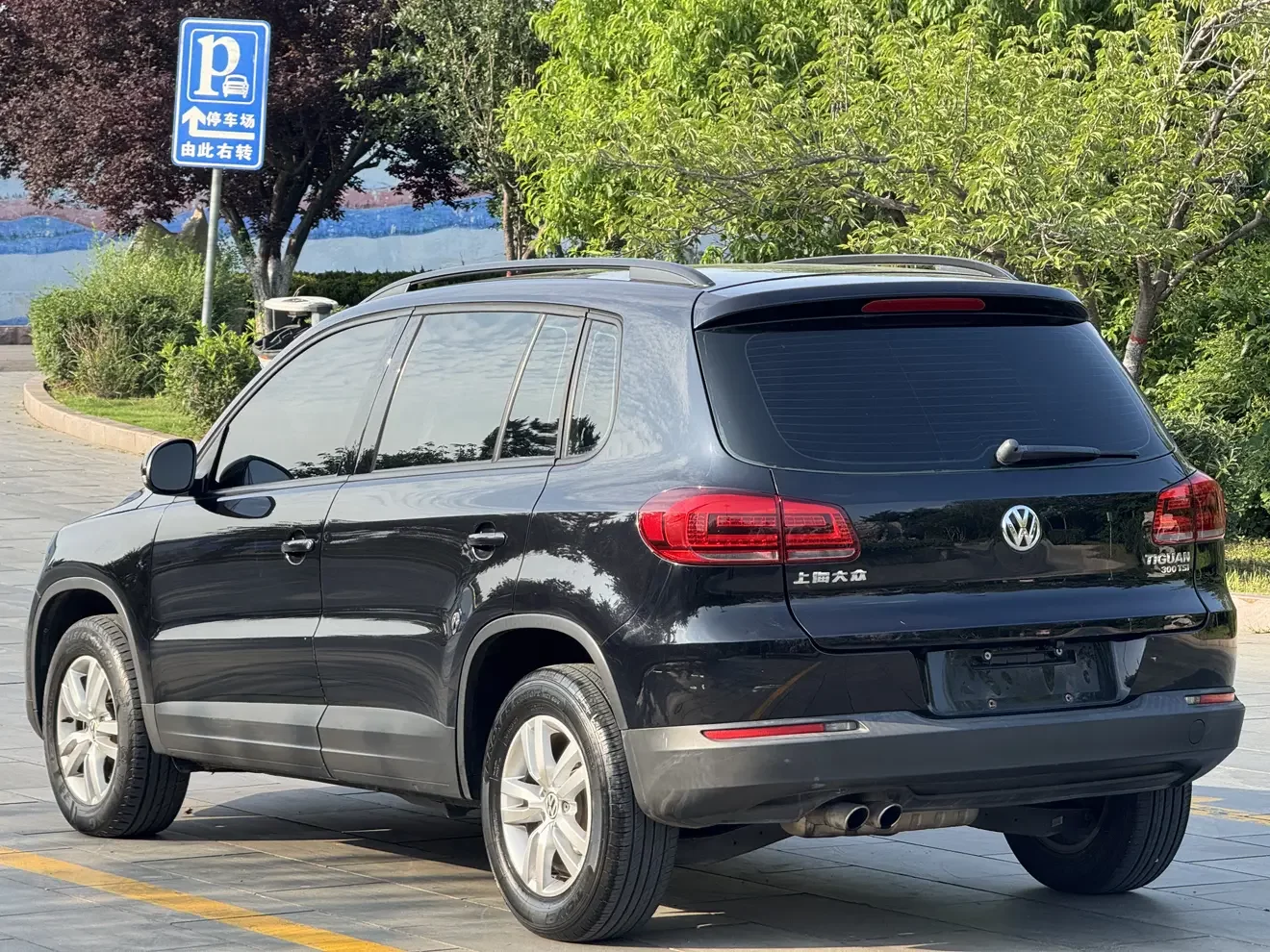 Volkswagen Tiguan (Tharu)