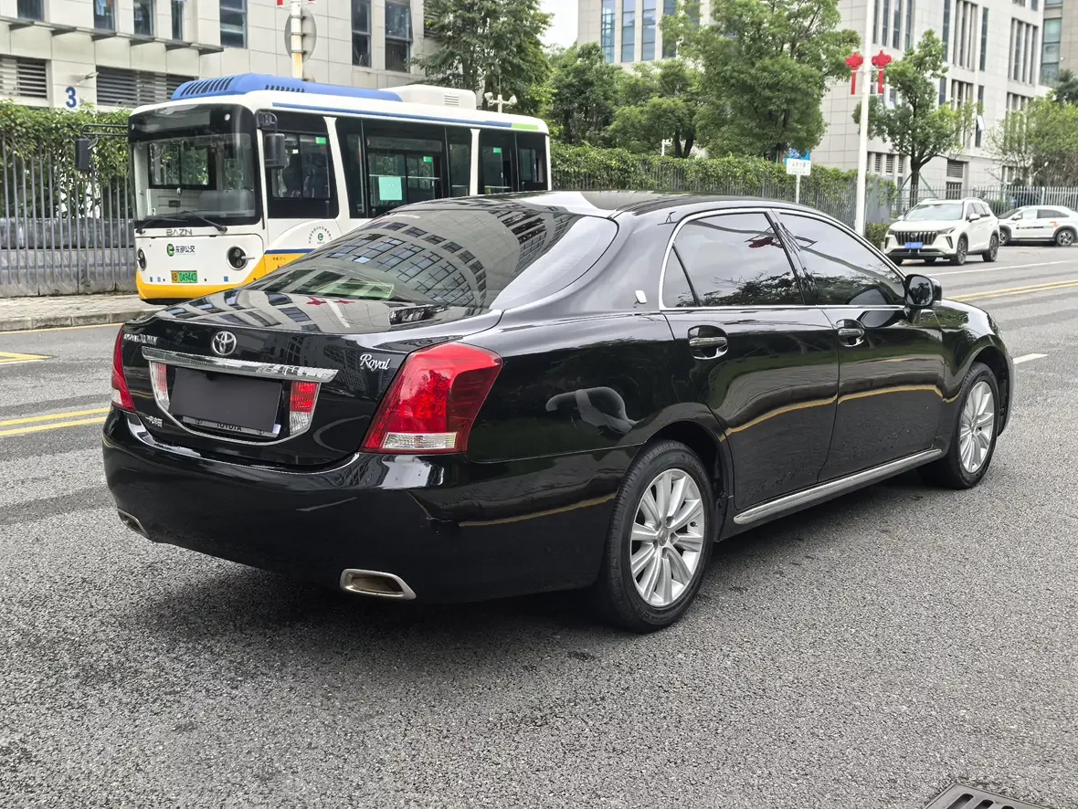 Toyota crown