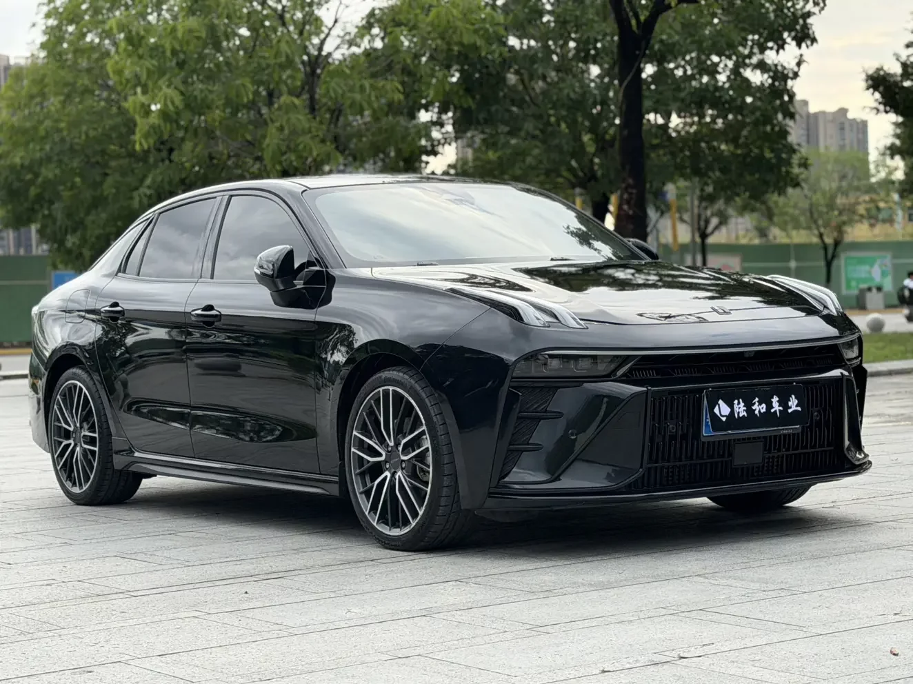Lynk & Co 03