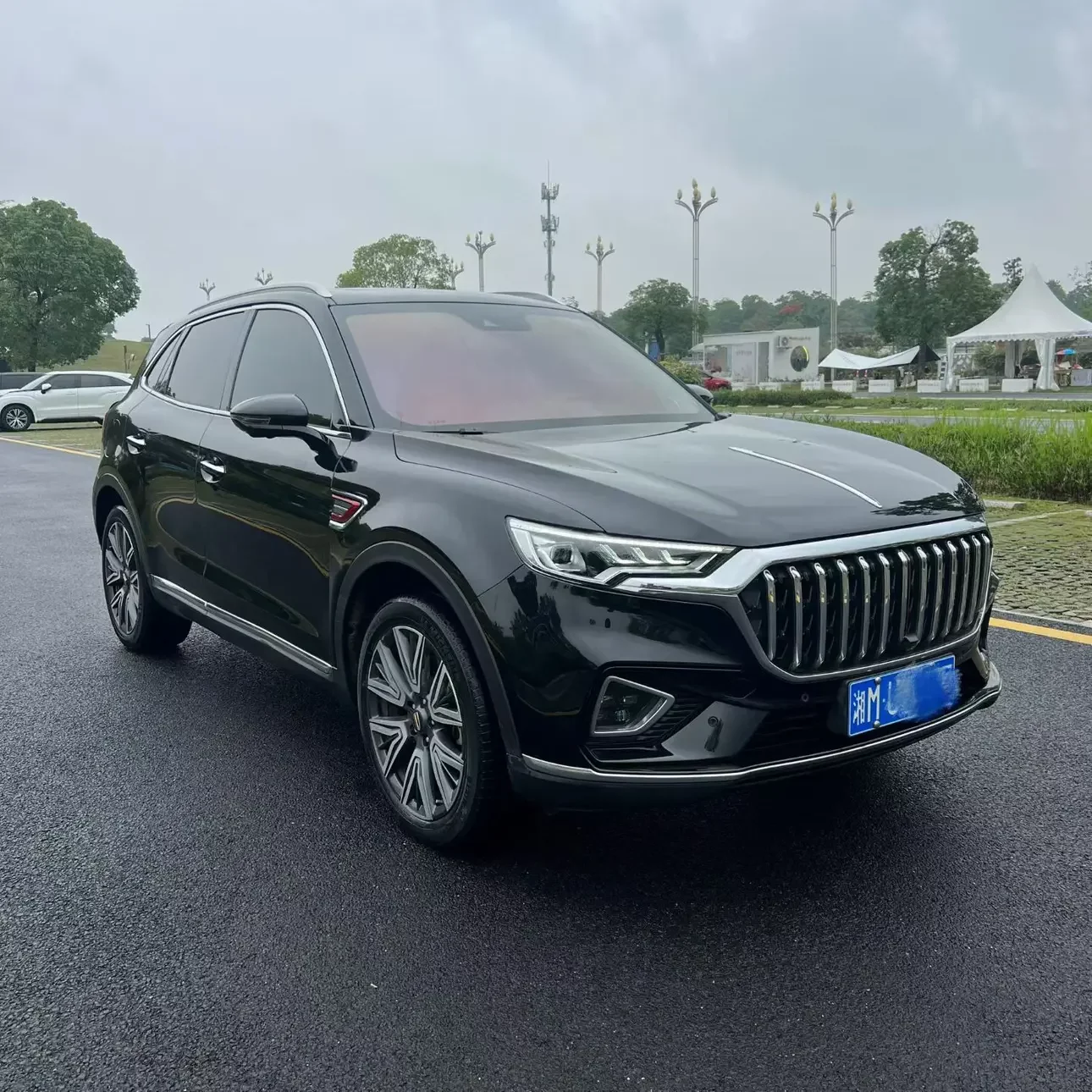 Hongqi HS5