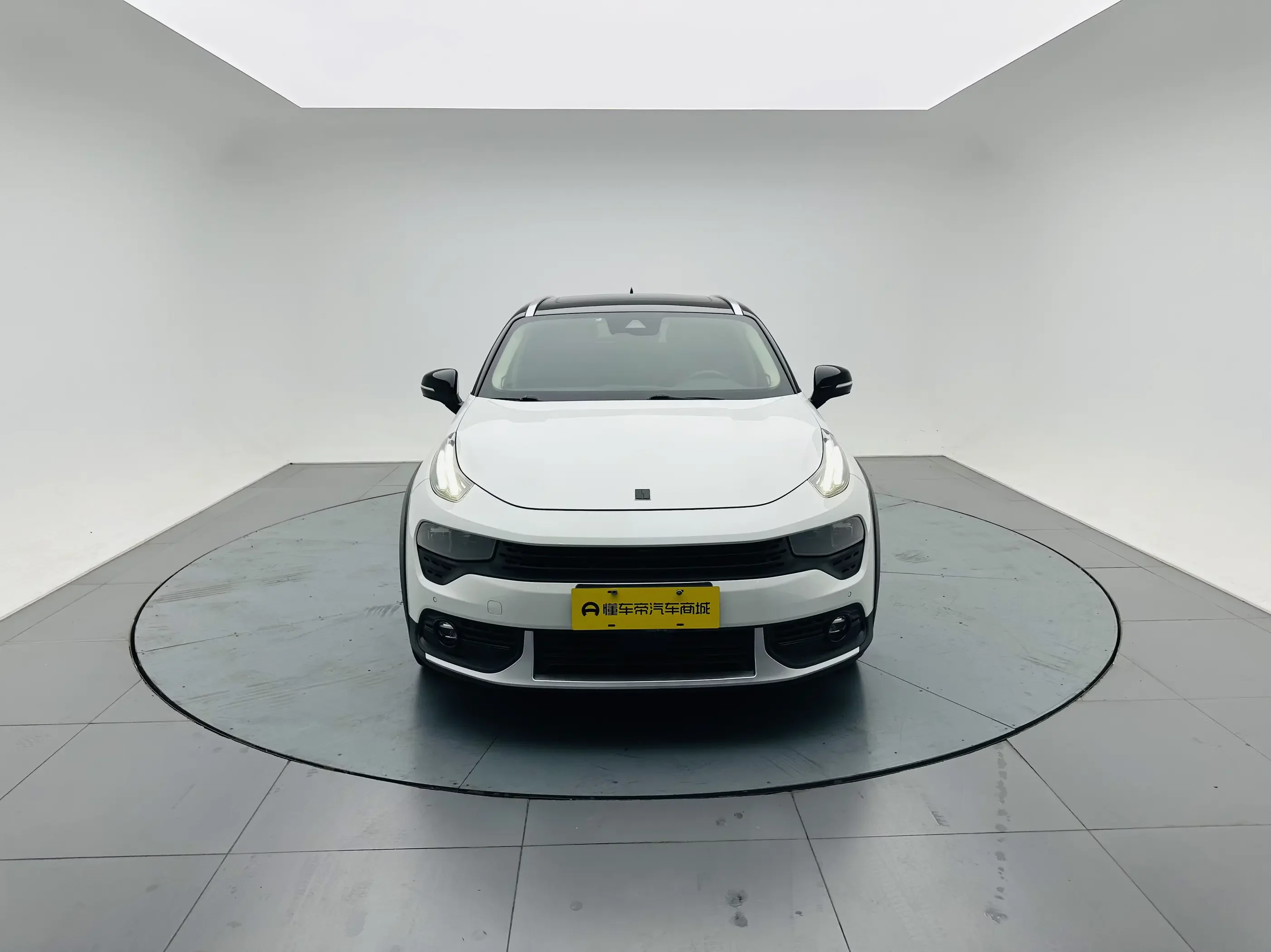 Lynk & Co 02