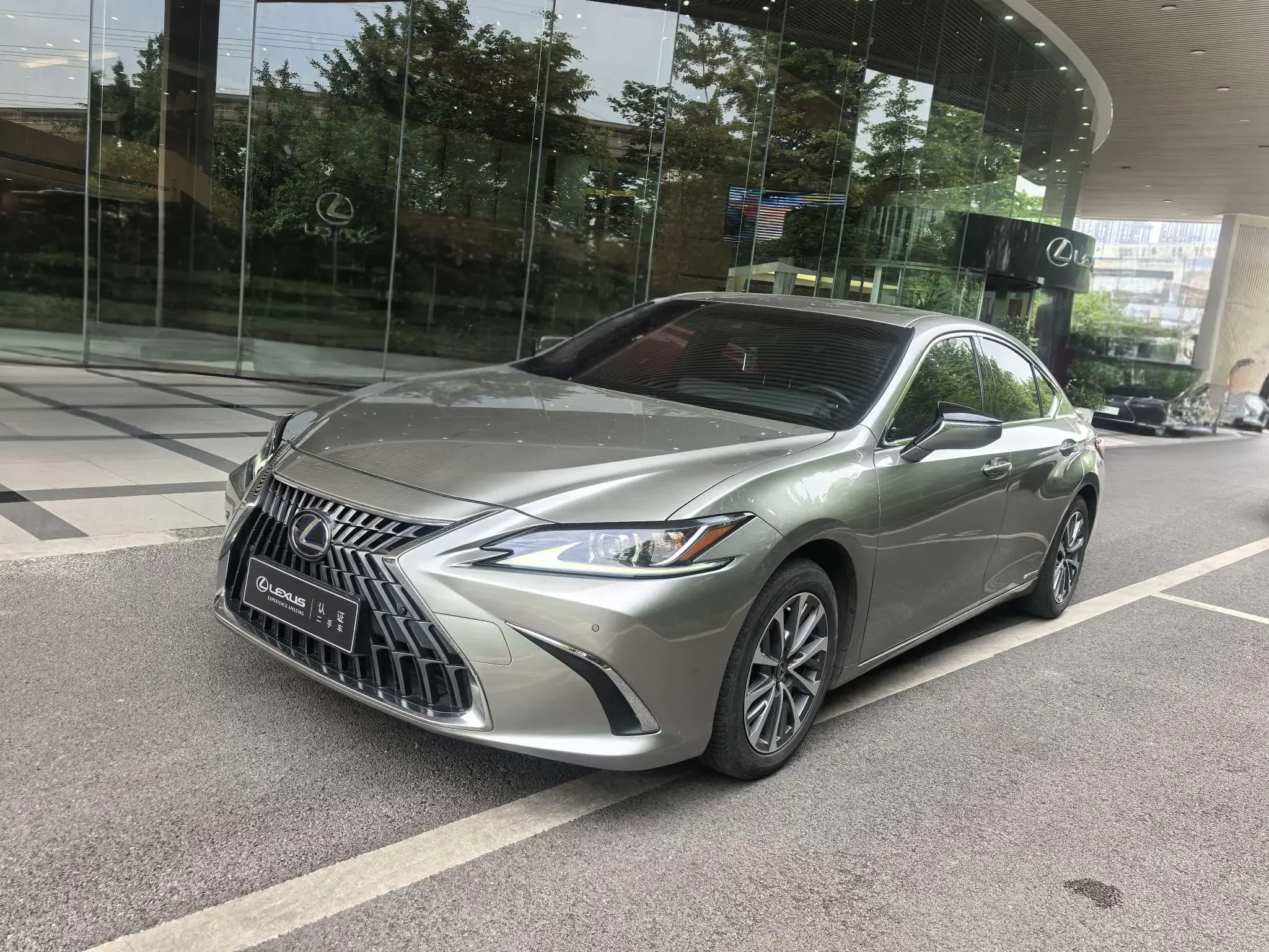 Lexus ES