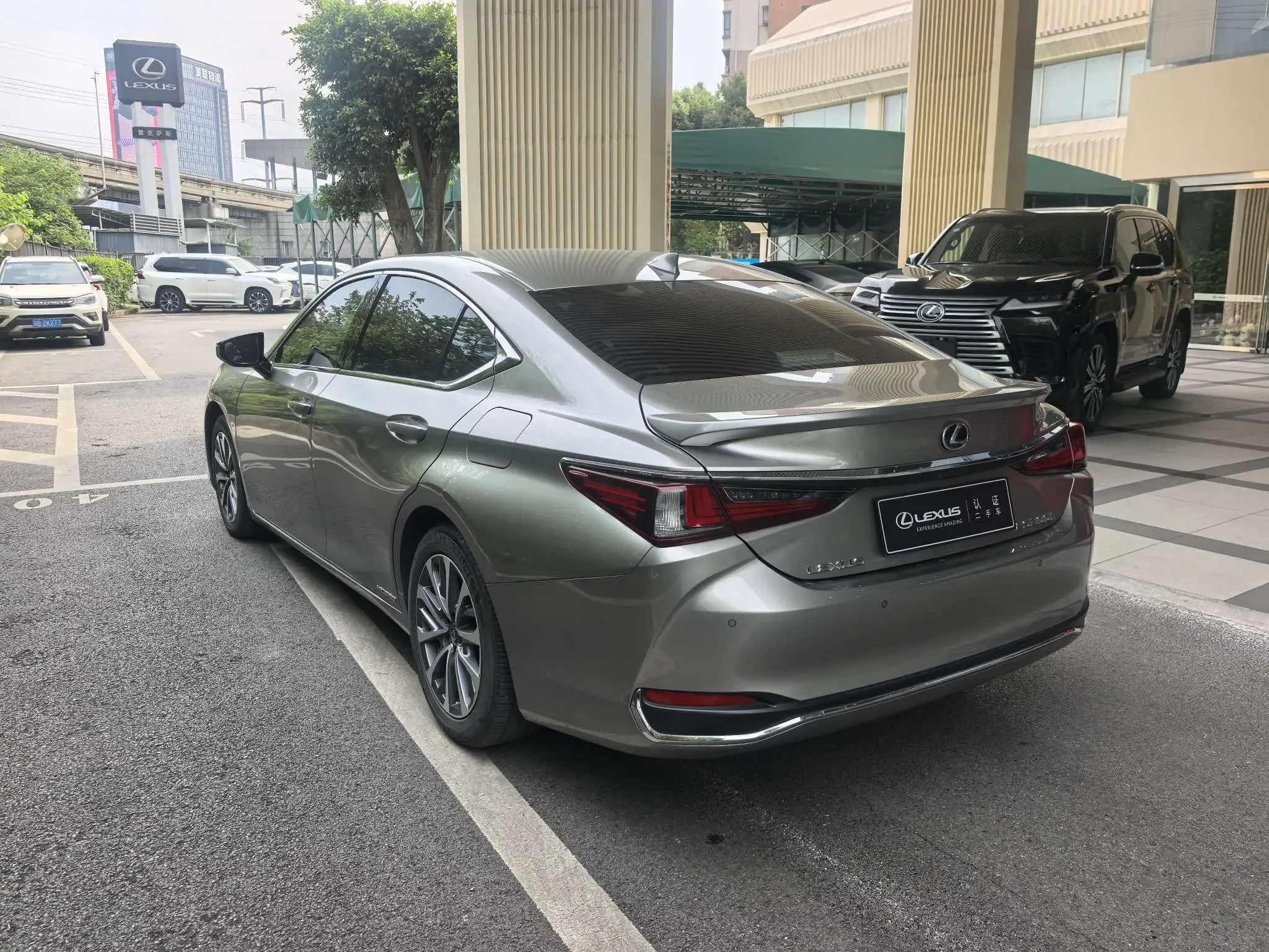 Lexus ES