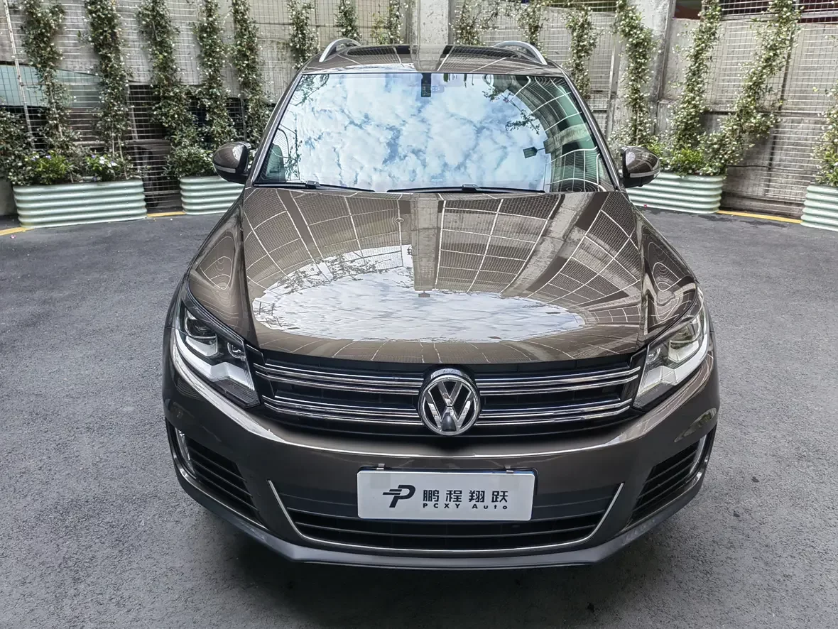 Volkswagen Tiguan (Tharu)
