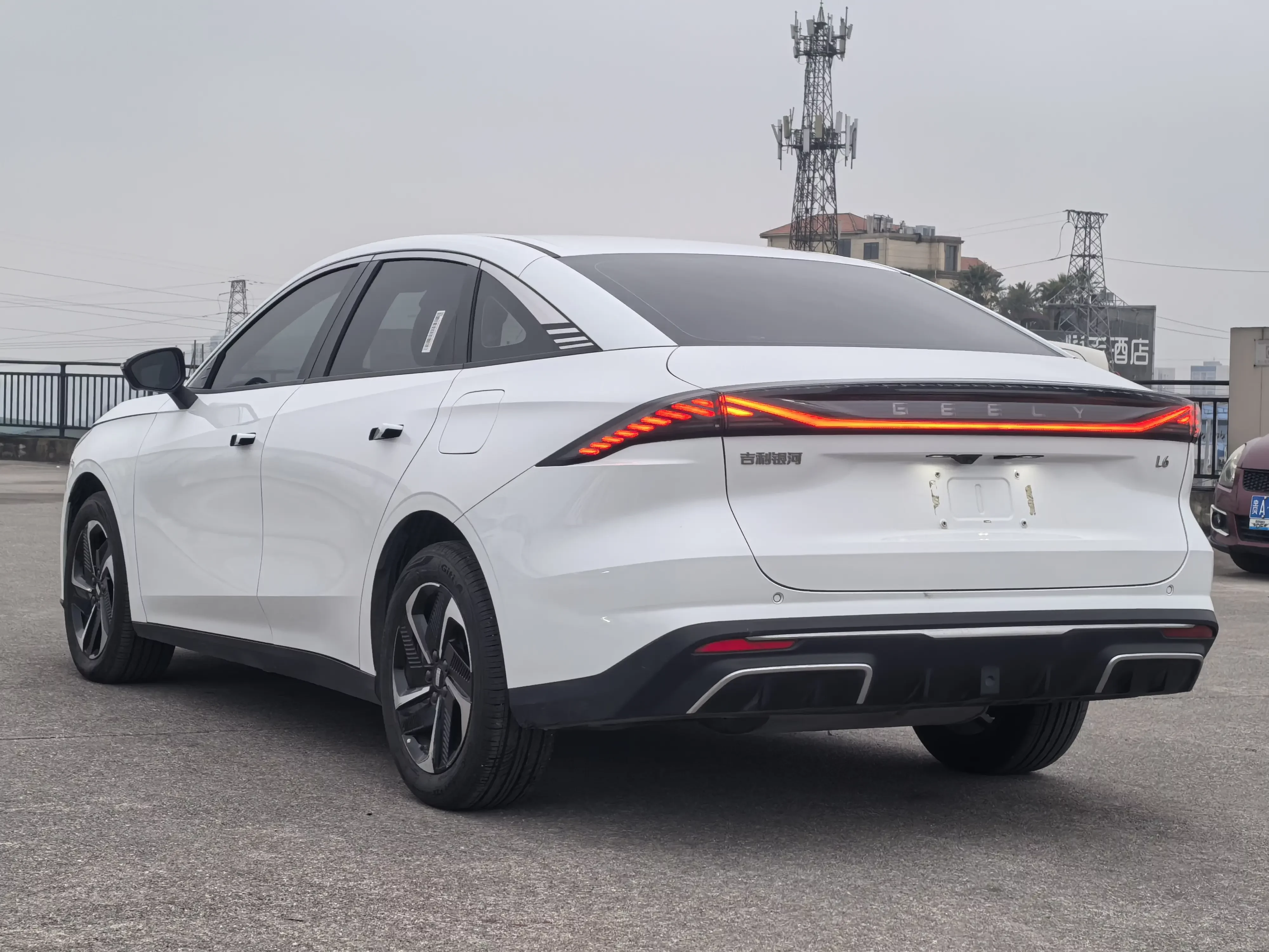 Geely Galaxy L6