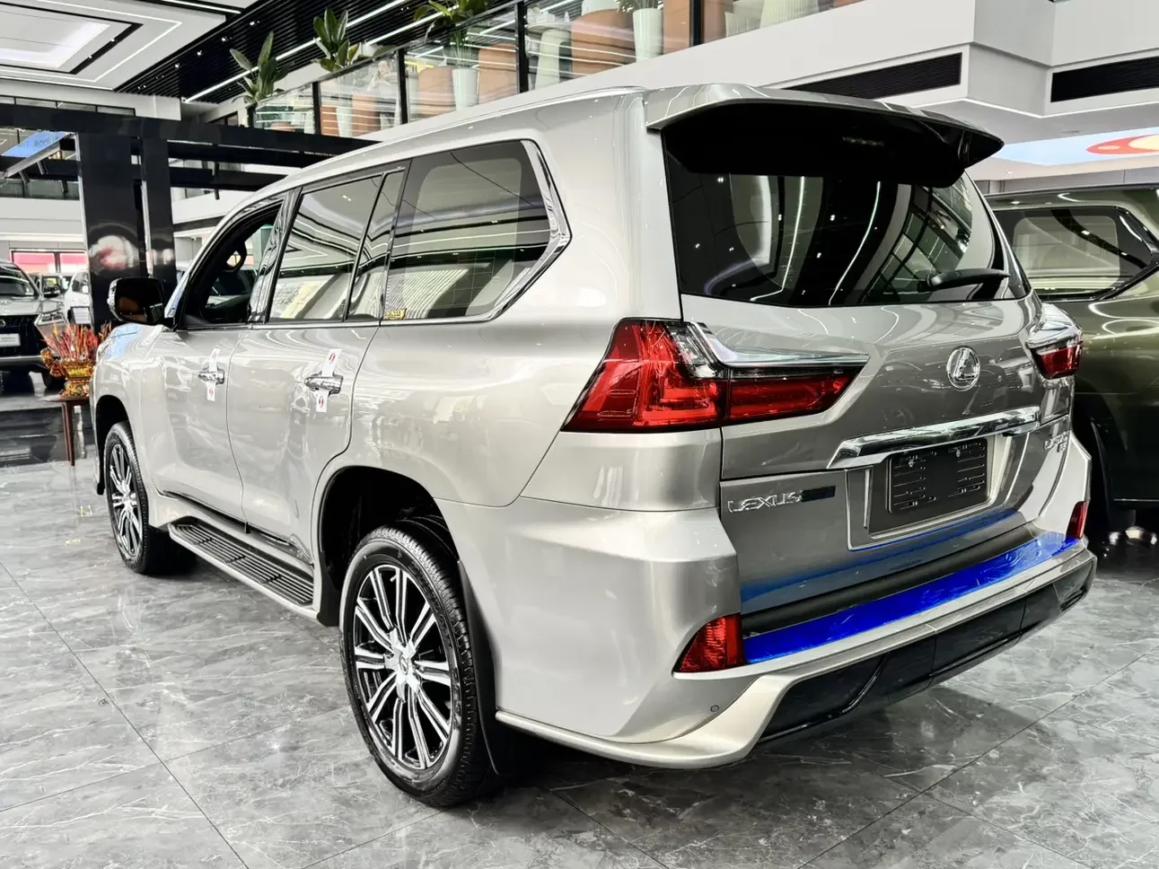 Lexus LX