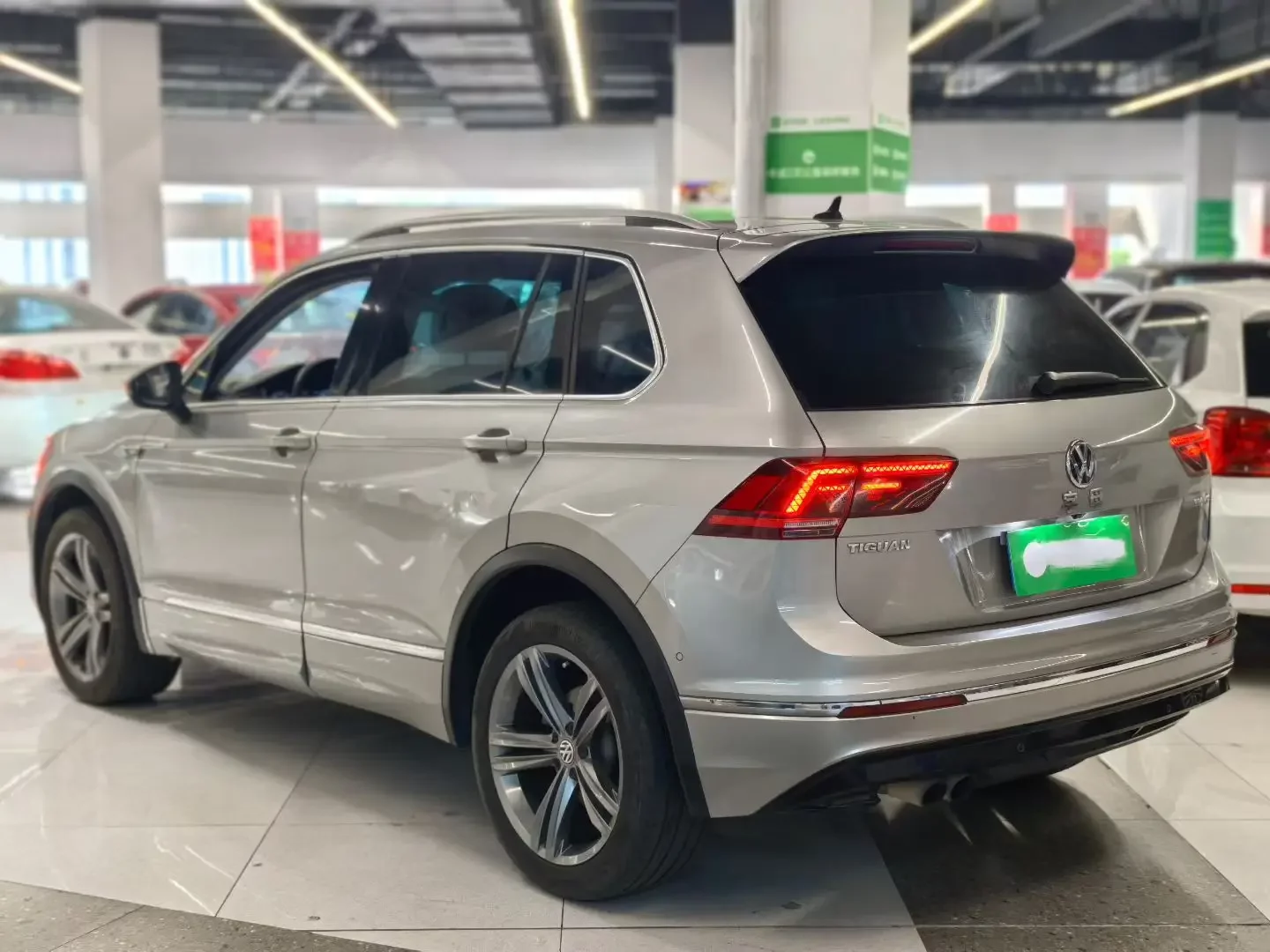 Volkswagen Tiguan (Tharu)