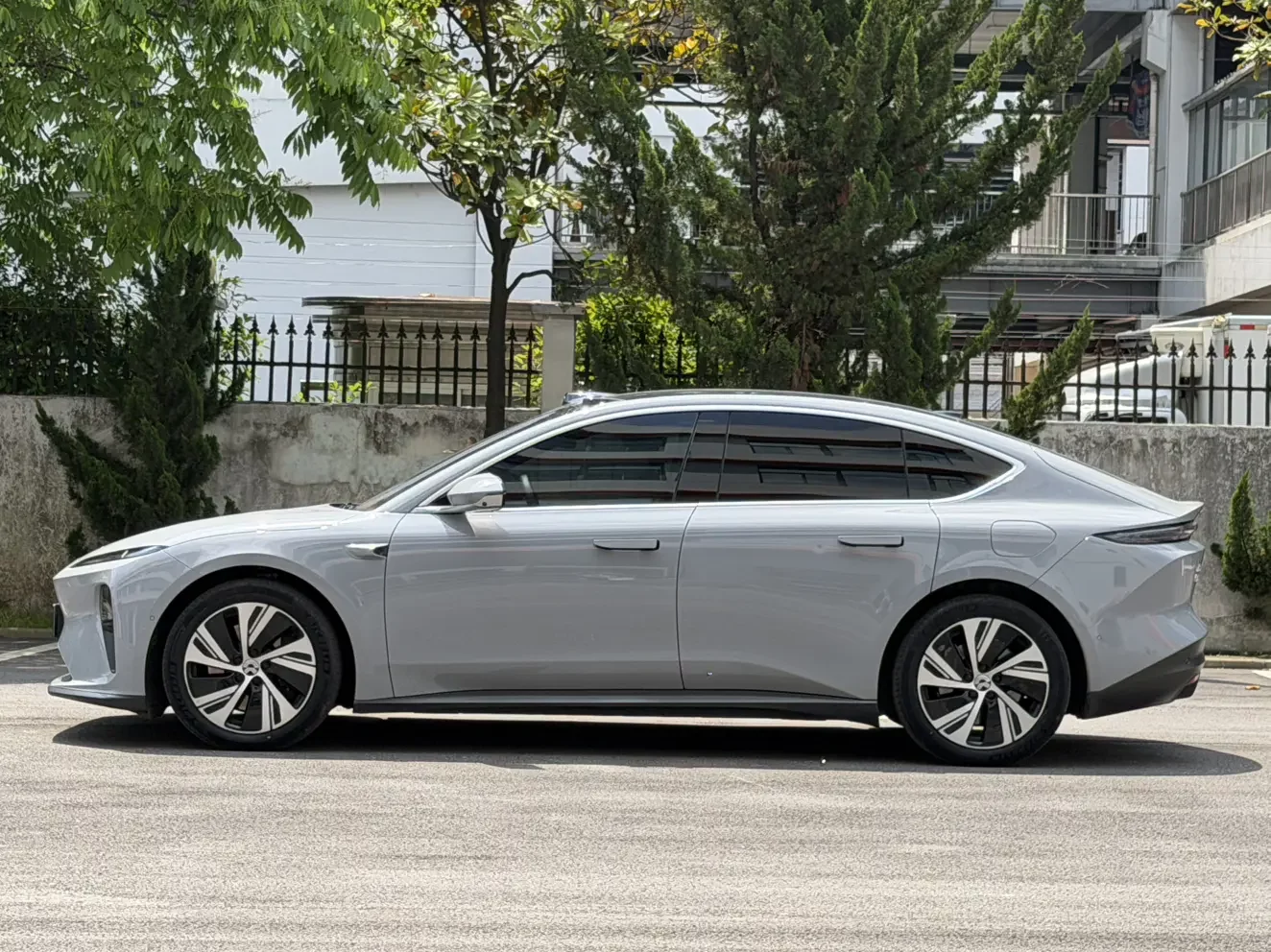 NIO ET5