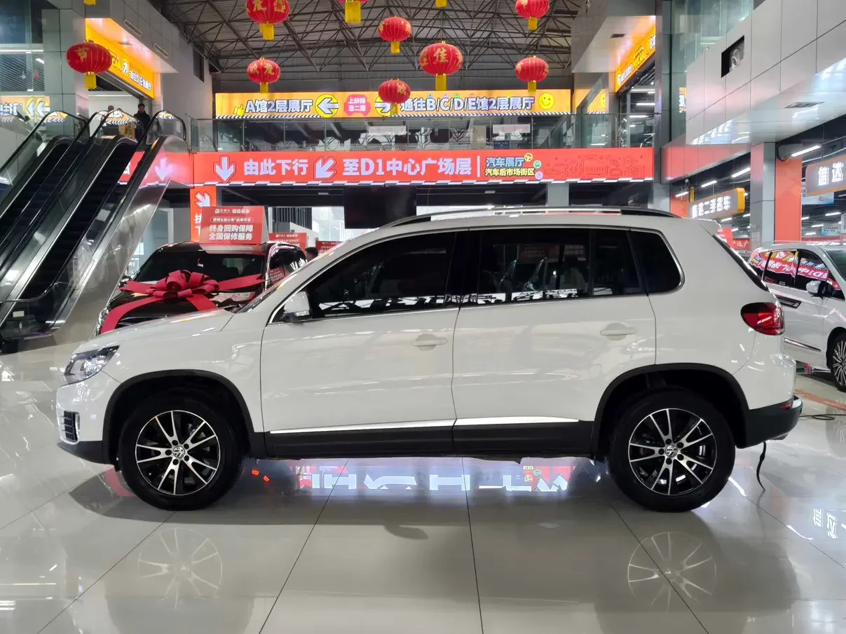 Volkswagen Tiguan (Tharu)