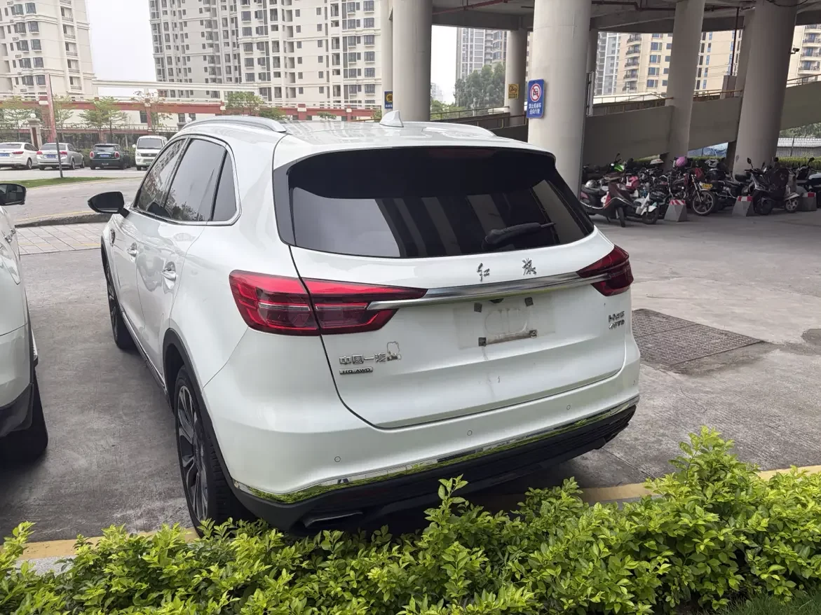 Hongqi HS5