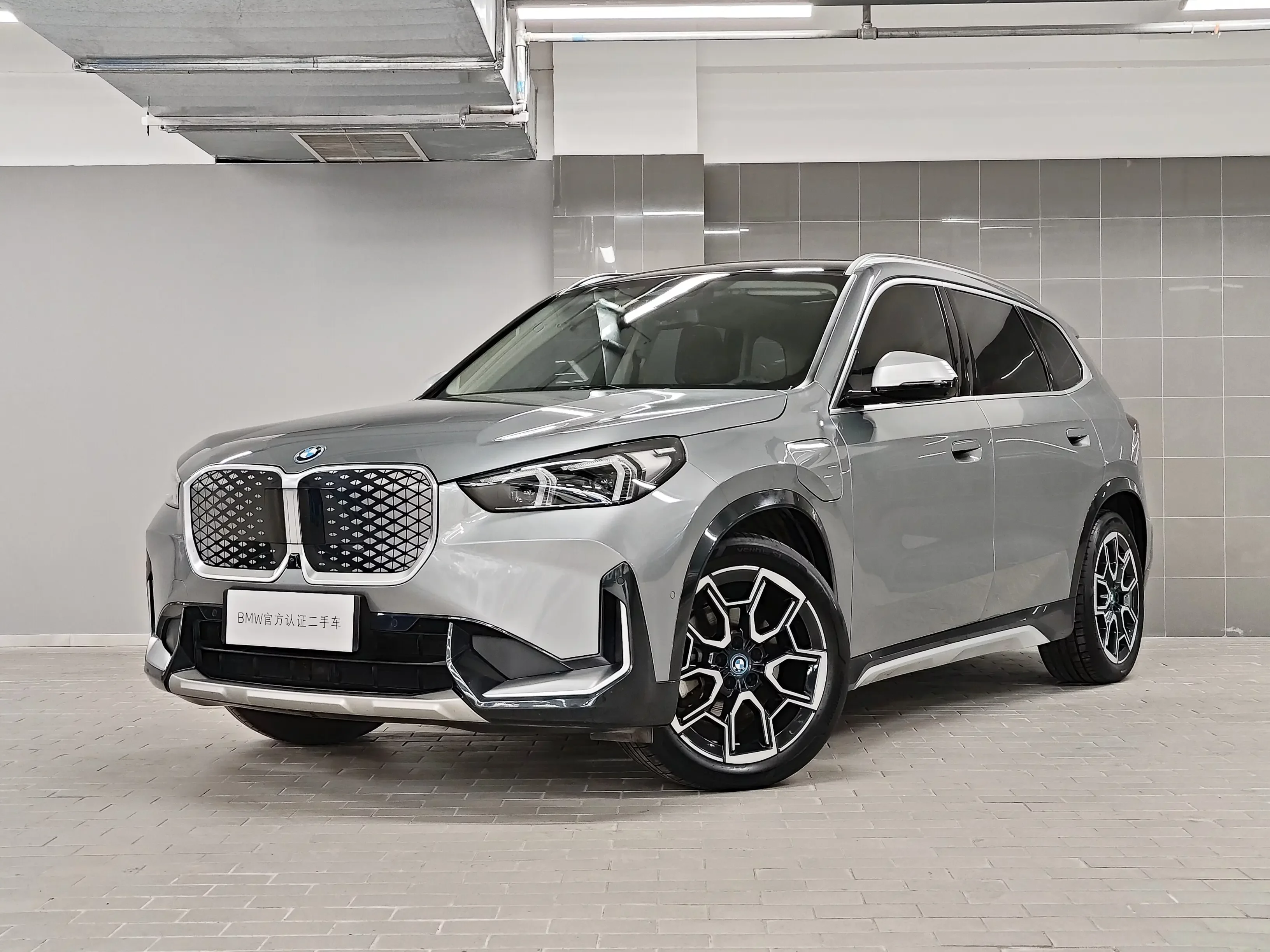 BMW iX1