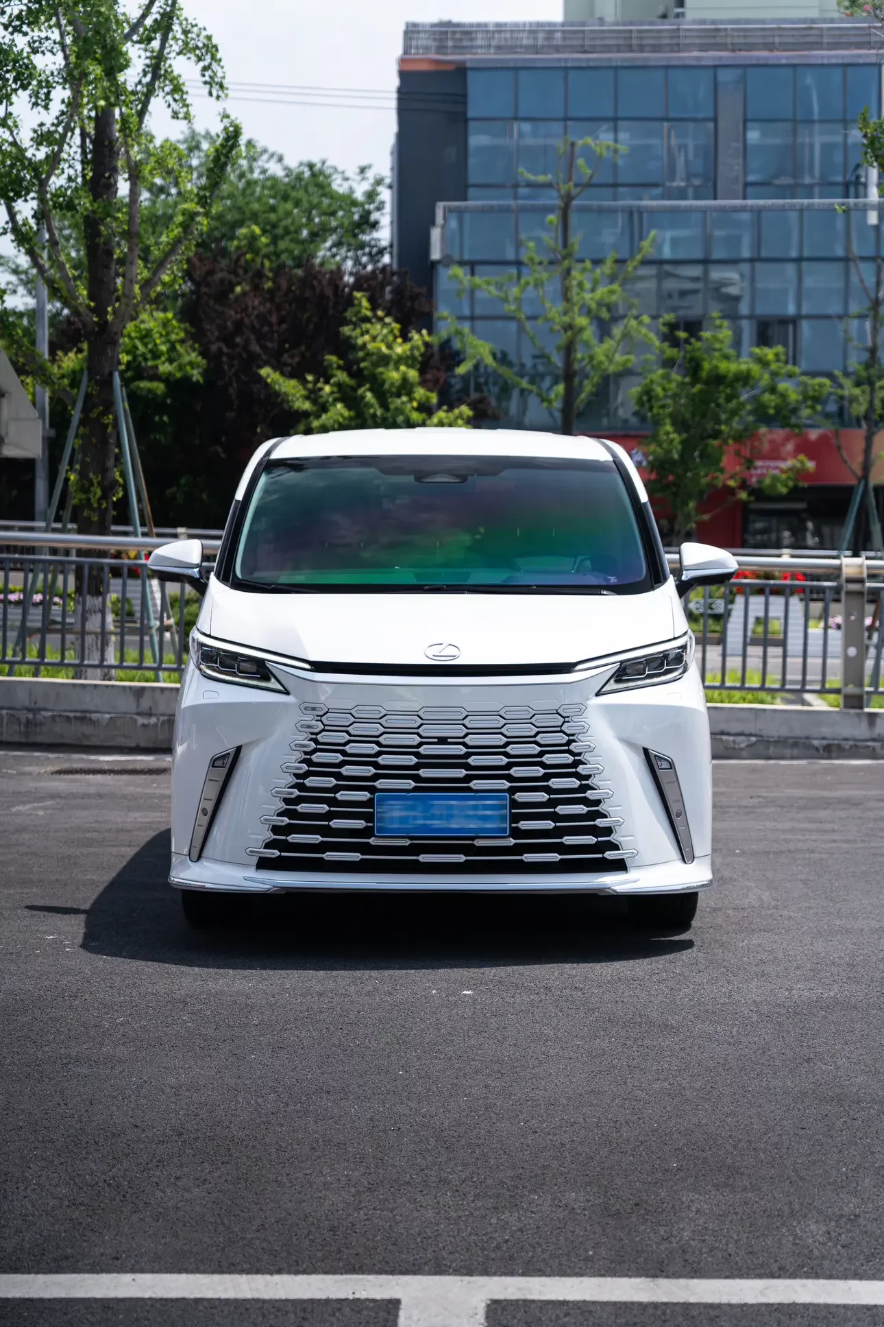 Lexus LM